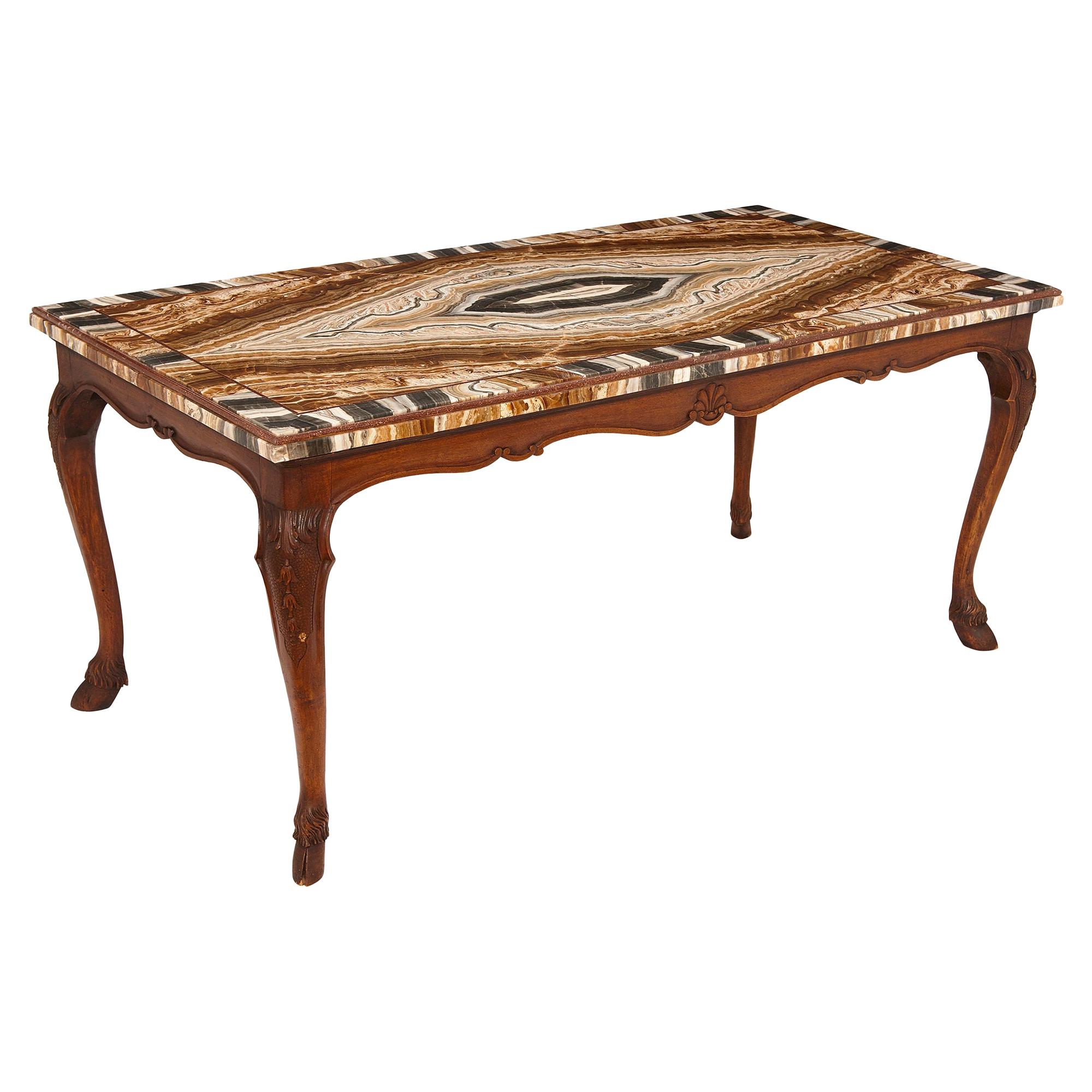 Table basse ancienne du XVIIIe siècle avec plateau en onyx et porphyre en vente
