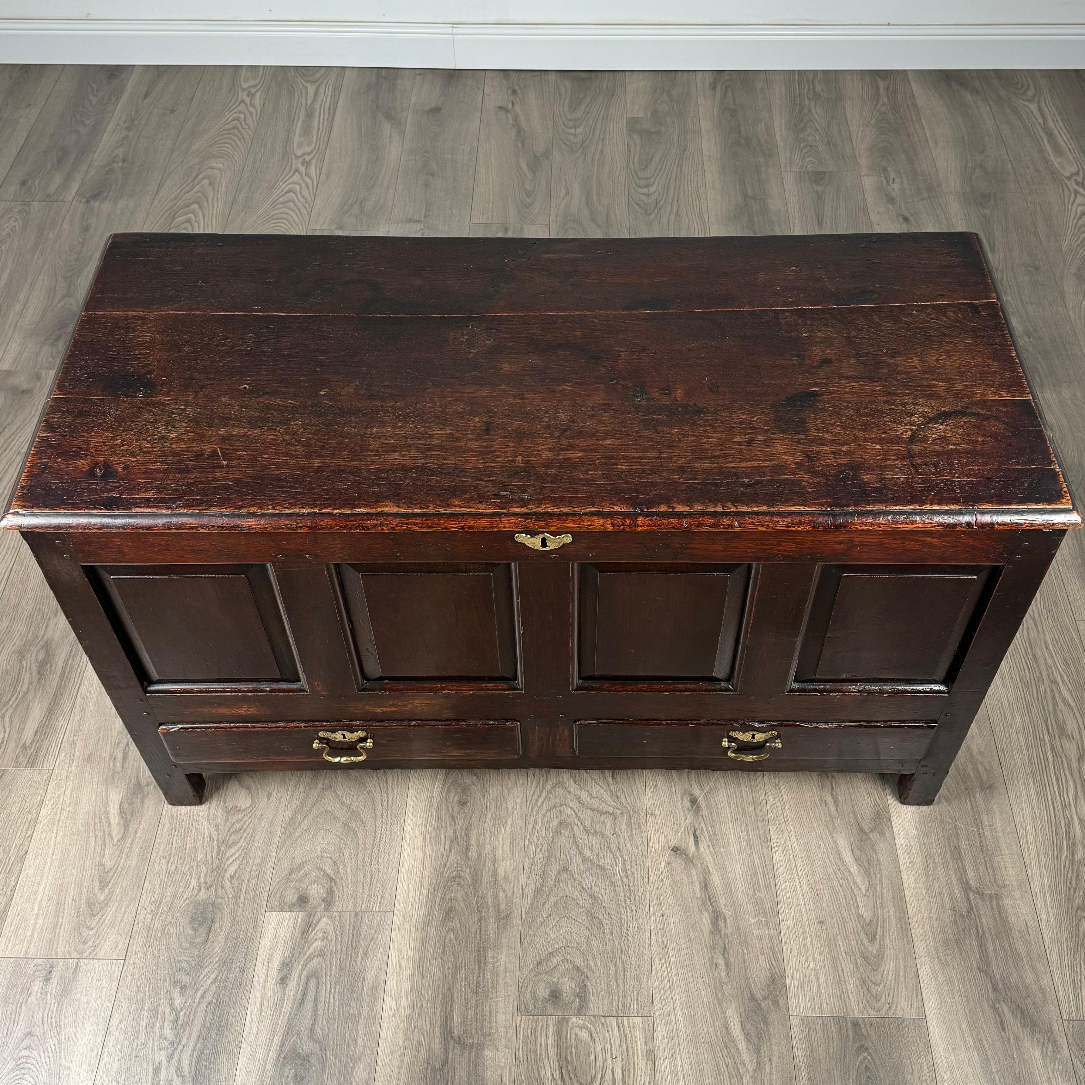 Ancienne commode/mule en chêne du 18ème siècle (REF AF-3195) en vente 5