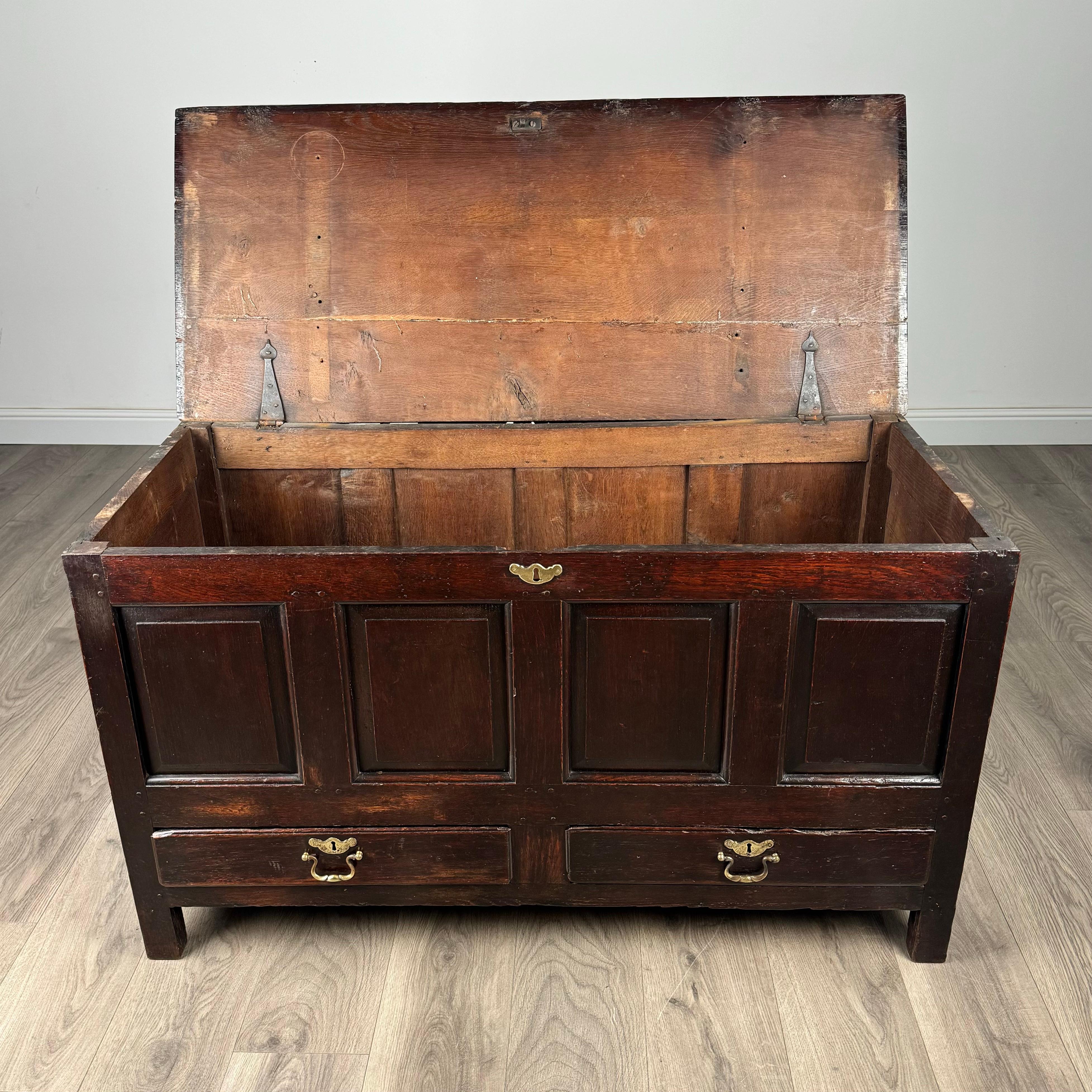 Ancienne commode/mule en chêne du 18ème siècle (REF AF-3195) en vente 6