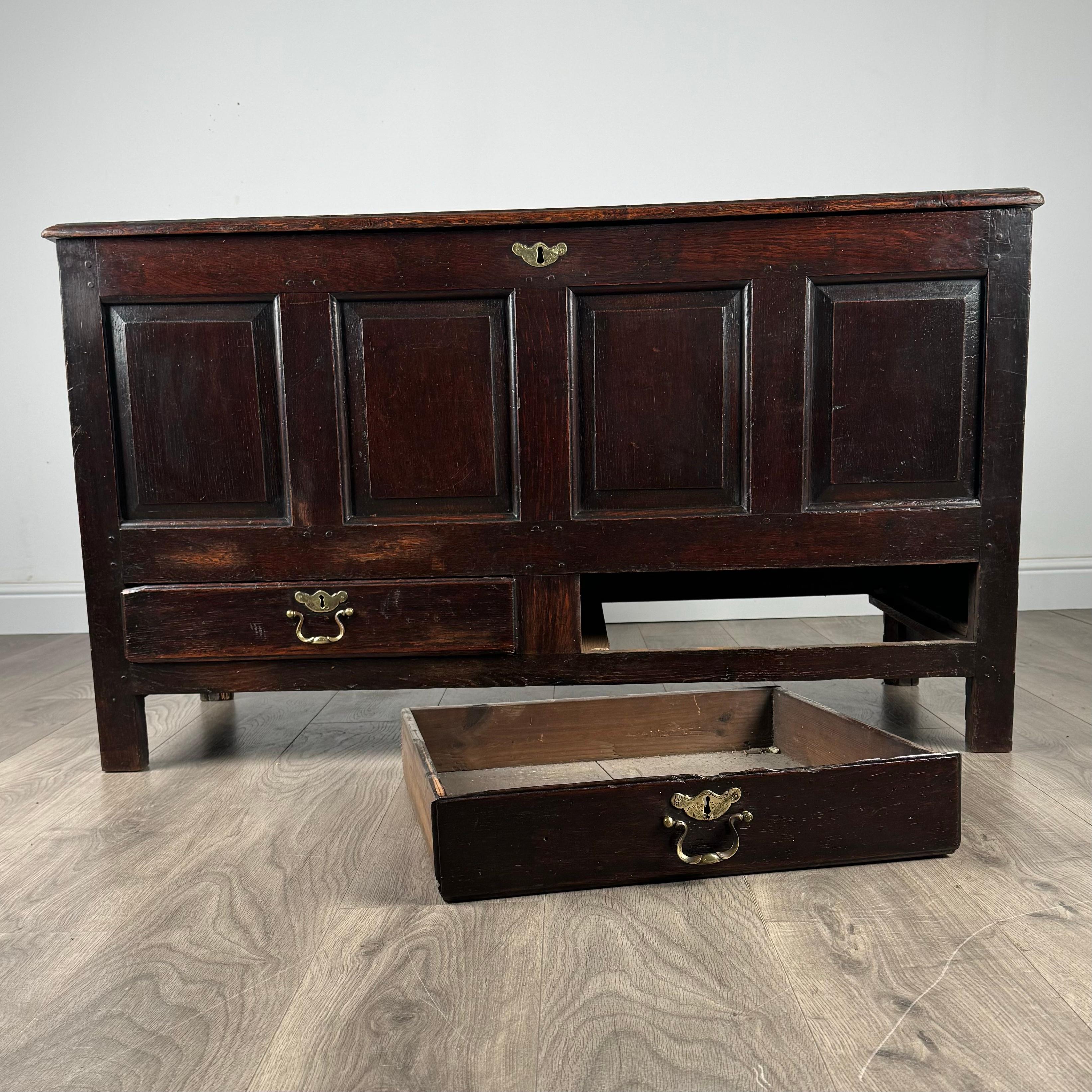 Ancienne commode/mule en chêne du 18ème siècle (REF AF-3195) en vente 7