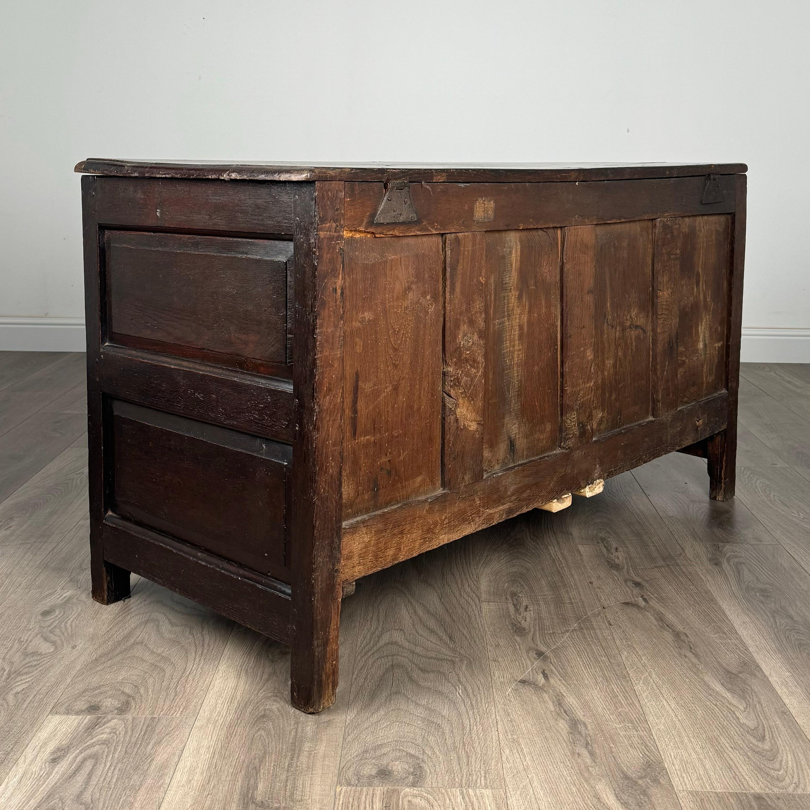 Chêne Ancienne commode/mule en chêne du 18ème siècle (REF AF-3195) en vente