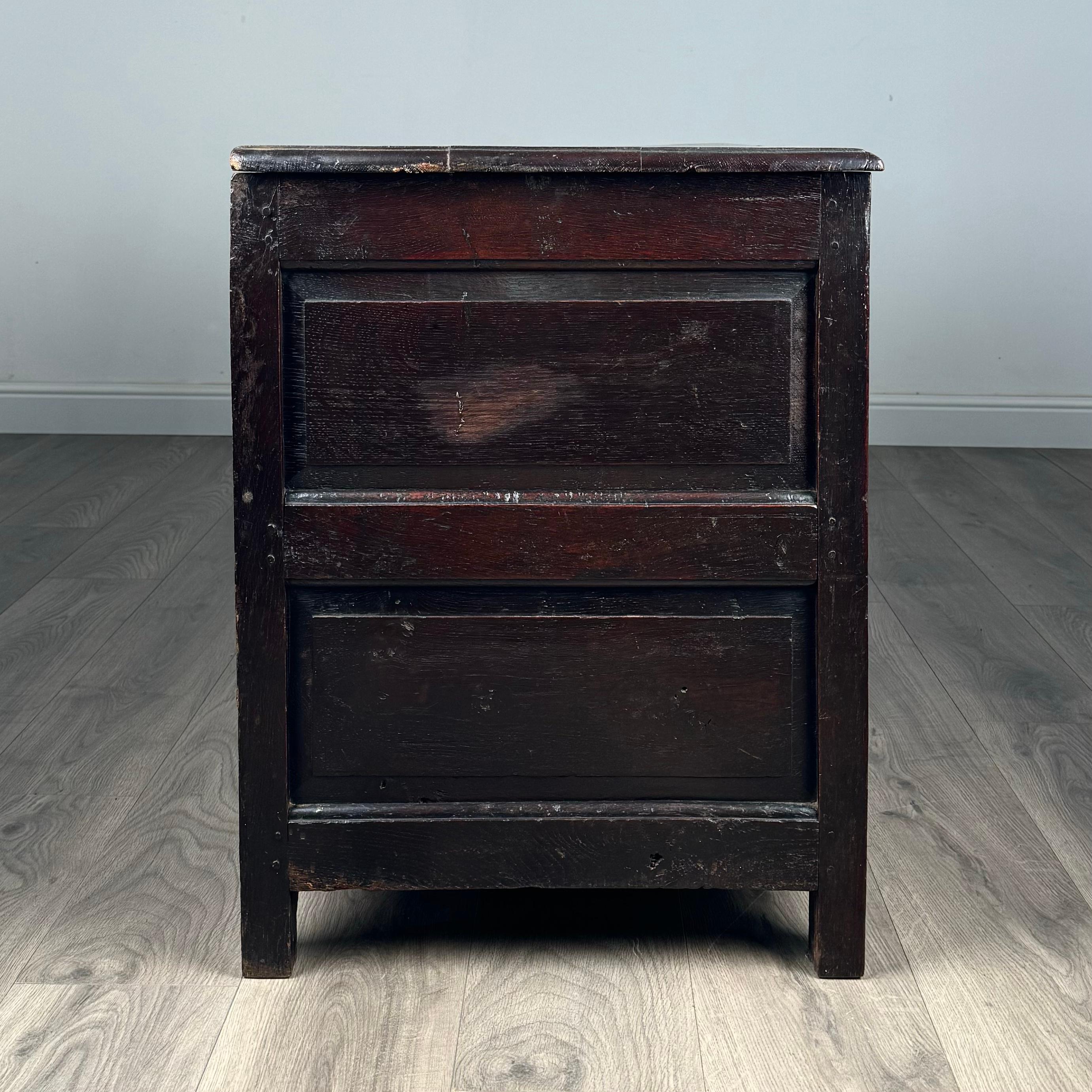 Ancienne commode/mule en chêne du 18ème siècle (REF AF-3195) en vente 3