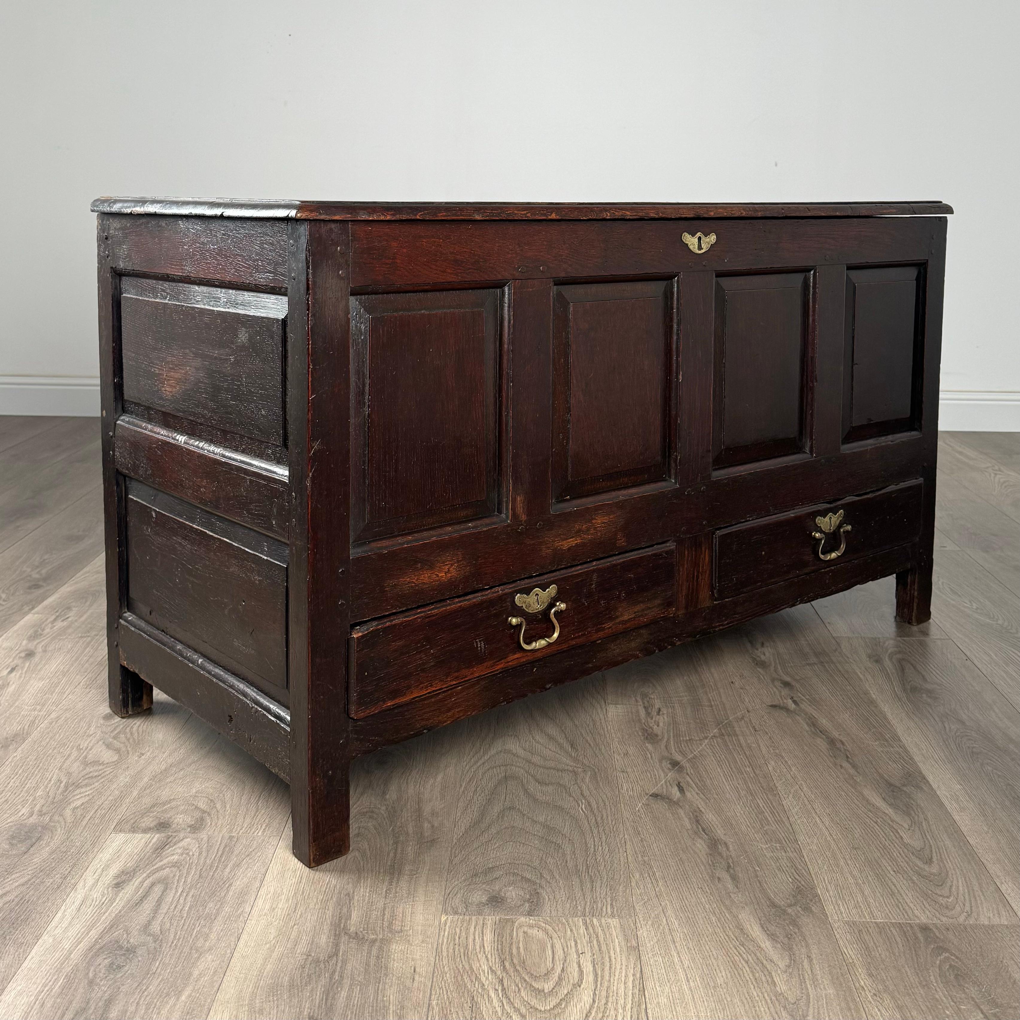 Ancienne commode/mule en chêne du 18ème siècle (REF AF-3195) en vente 4