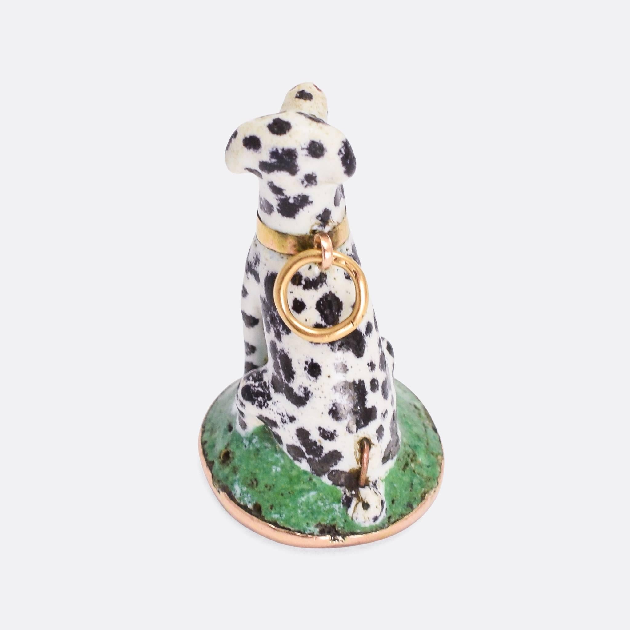A particularly lovely Chelsea / St. James porcelain seal fob modelled as a dalmatian. The dog is sitting on a green grass base and sports a yellow gold collar, with bail for wear as a pendant. It's beautifully hand-painted and fully original, the