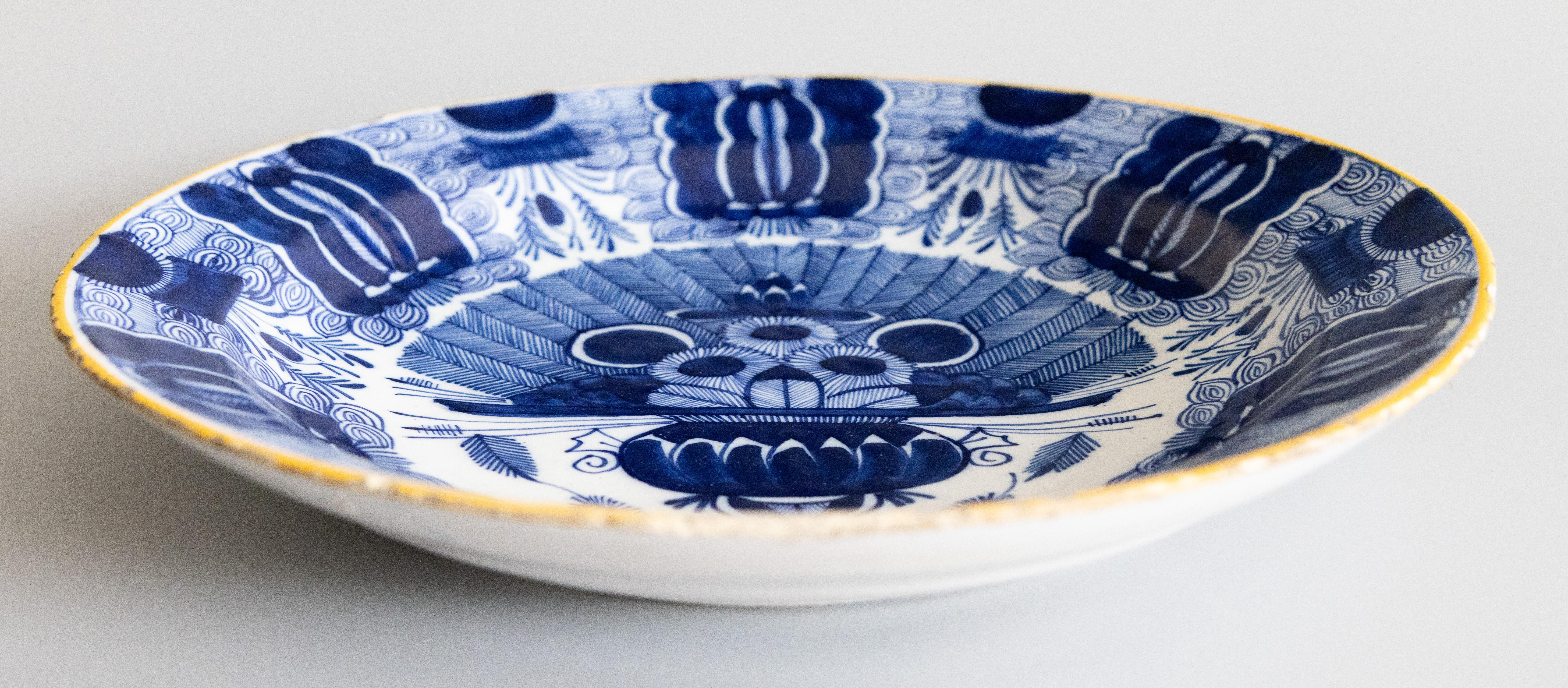 Cargador de pavo real antiguo de loza de Delft del siglo XVIII siglo XVIII y antes en venta