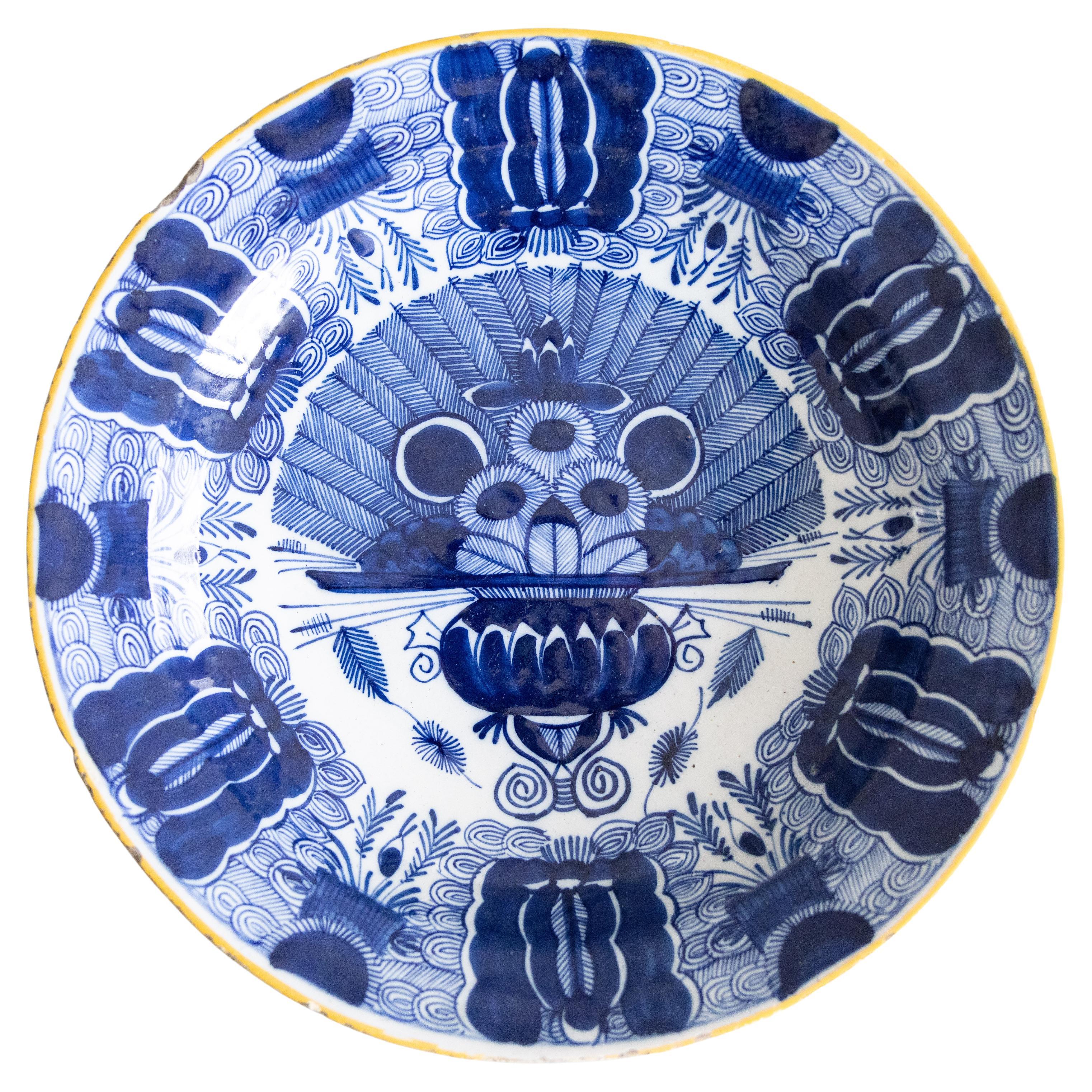 Cargador de pavo real antiguo de loza de Delft del siglo XVIII en venta