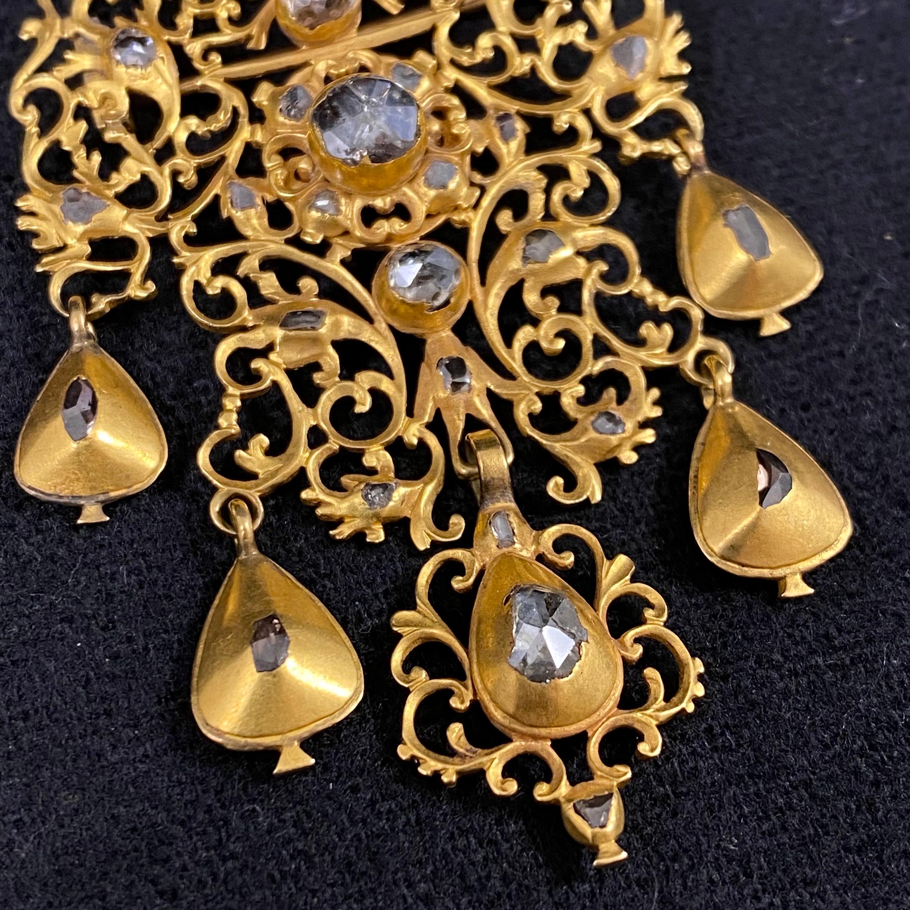Antique 18th Century Diamond Sequile Pendant/Brooch Yellow Gold Portuguese 1700s For Sale 4