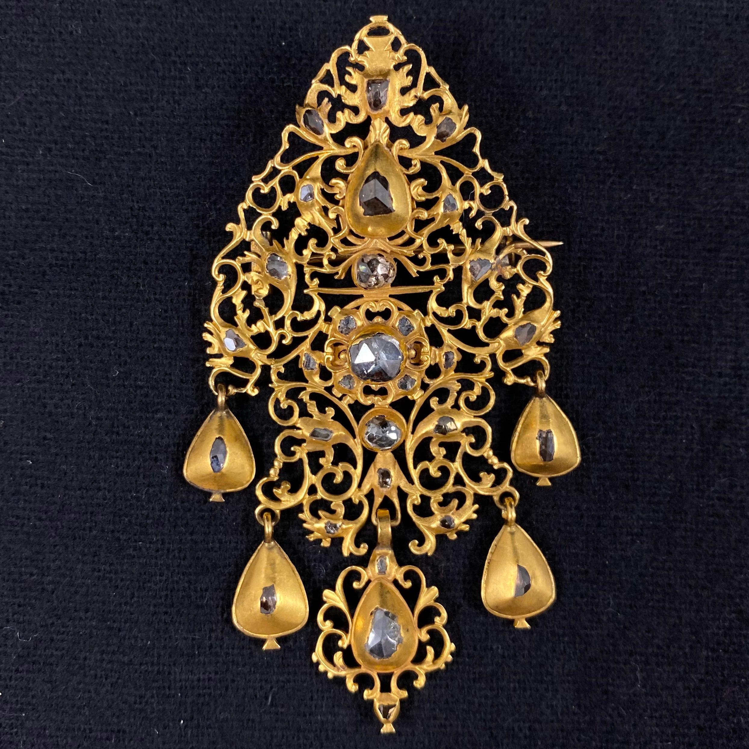 Women's or Men's Antique 18th Century Diamond Sequile Pendant/Brooch Yellow Gold Portuguese 1700s For Sale