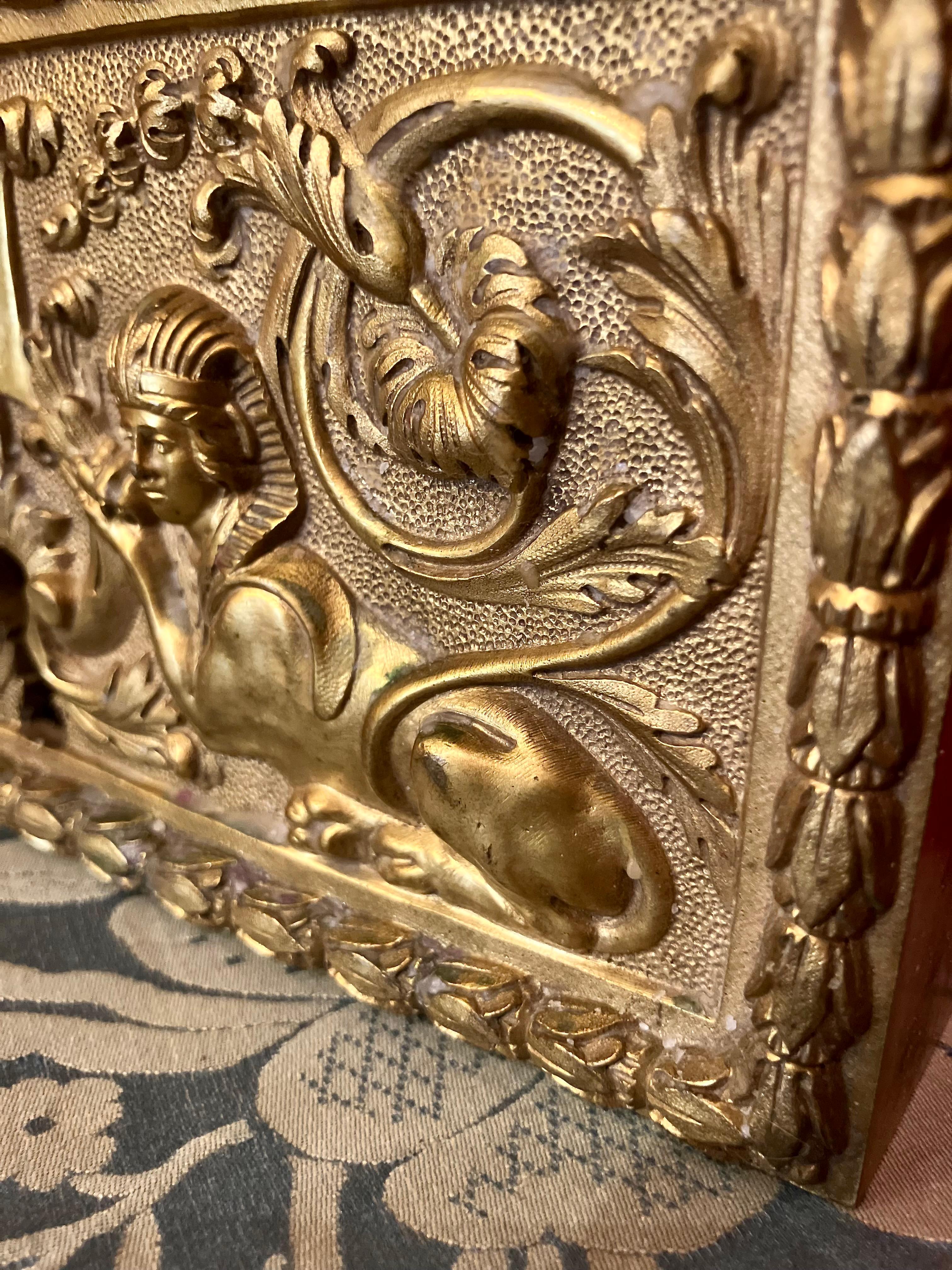 XVIIIe siècle et antérieur Antique serrure de porte du 18ème siècle en bronze doré et ciselé, France, Louis XVI en vente