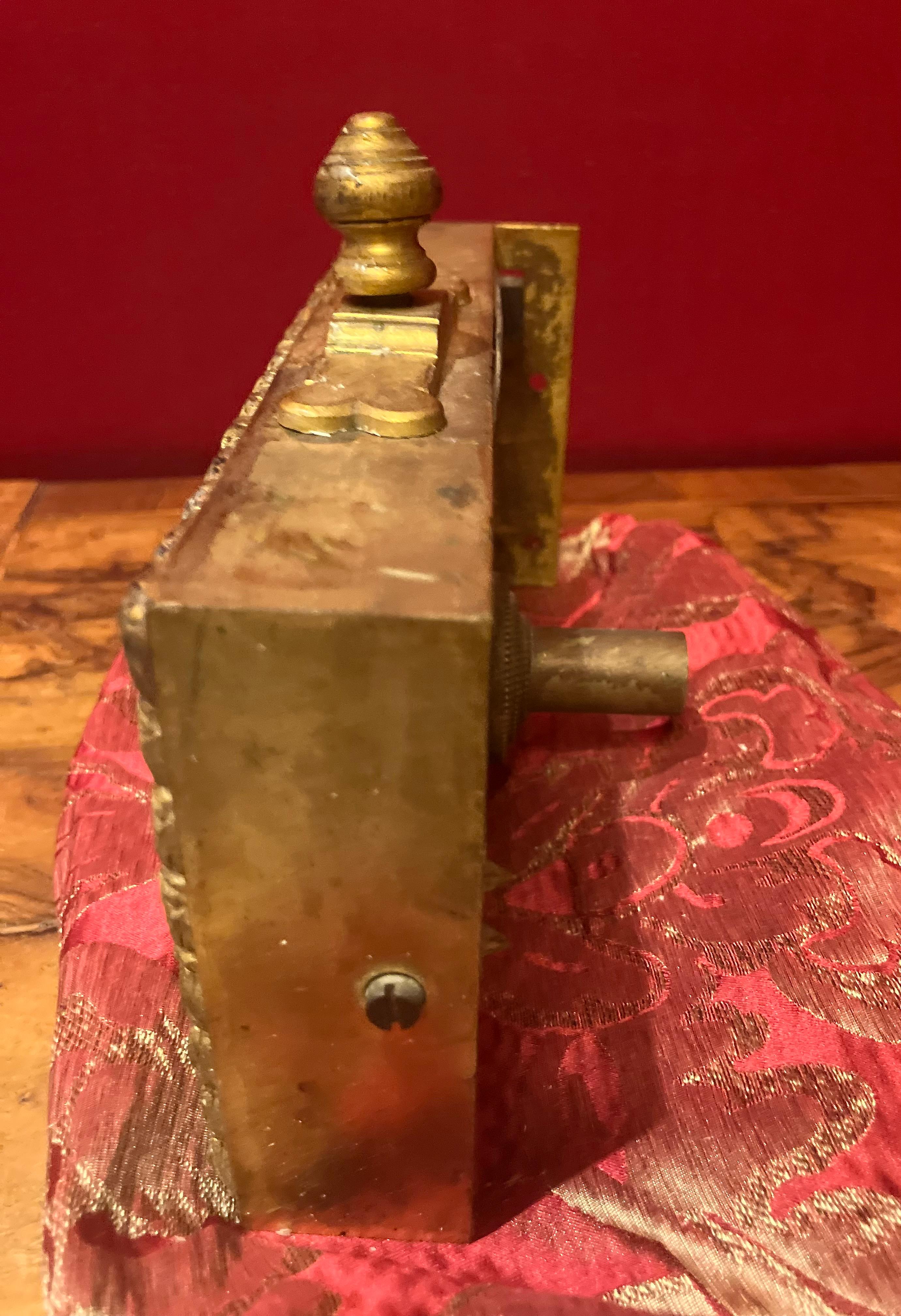 Antique serrure de porte du 18ème siècle en bronze doré et ciselé, France, Louis XVI en vente 2