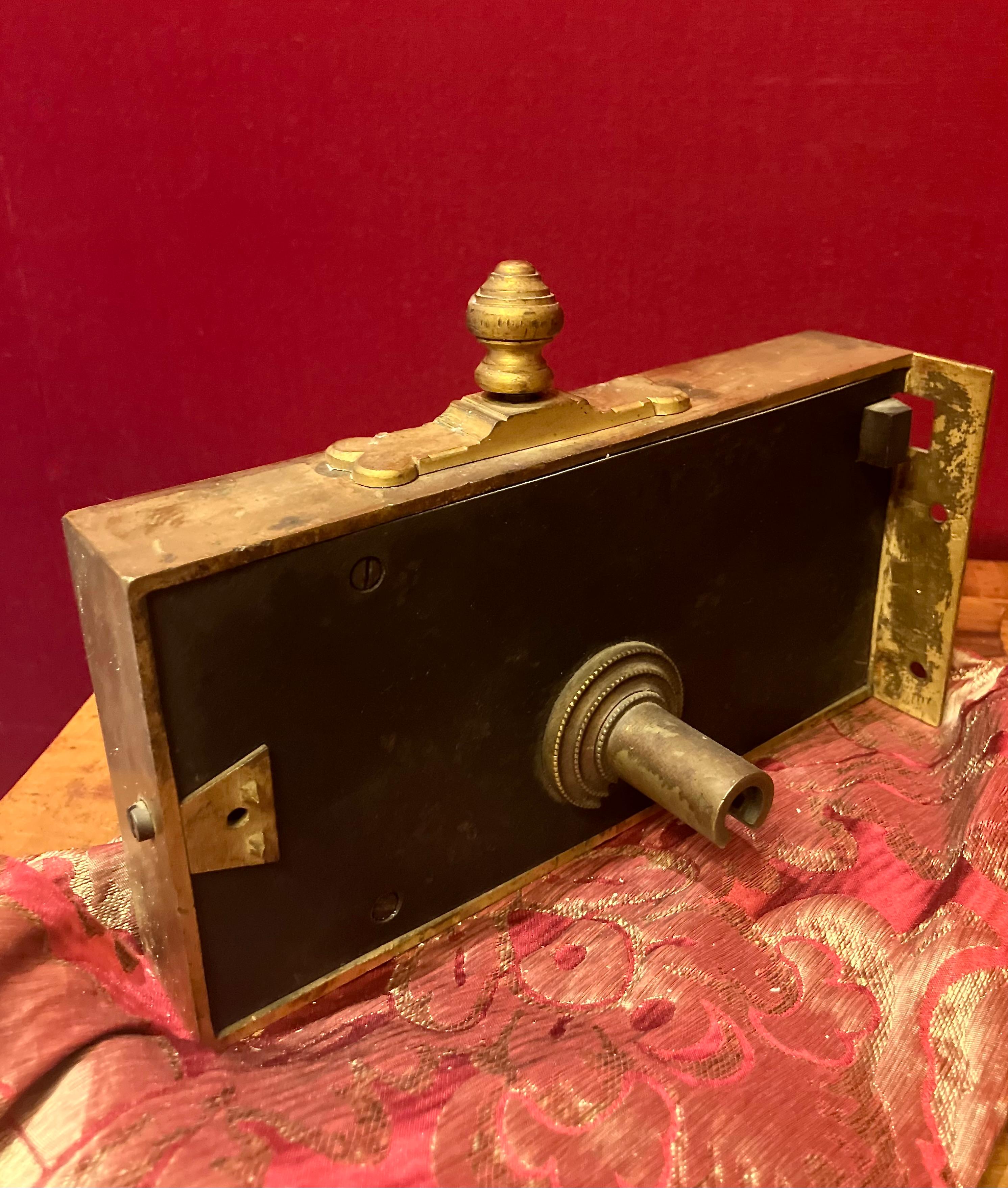 Antique serrure de porte du 18ème siècle en bronze doré et ciselé, France, Louis XVI en vente 3