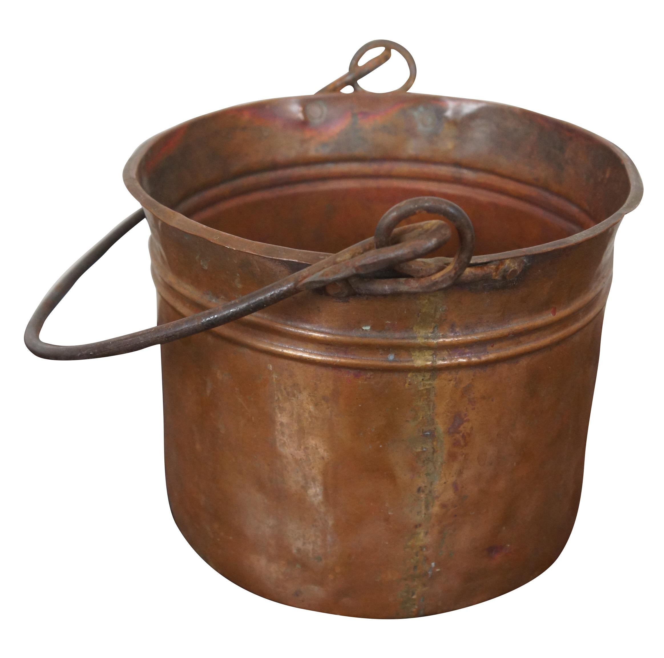 Antique 18th century copper bucket / pail / cauldron featuring dovetailing, banding and forged iron handle. Measure: 12