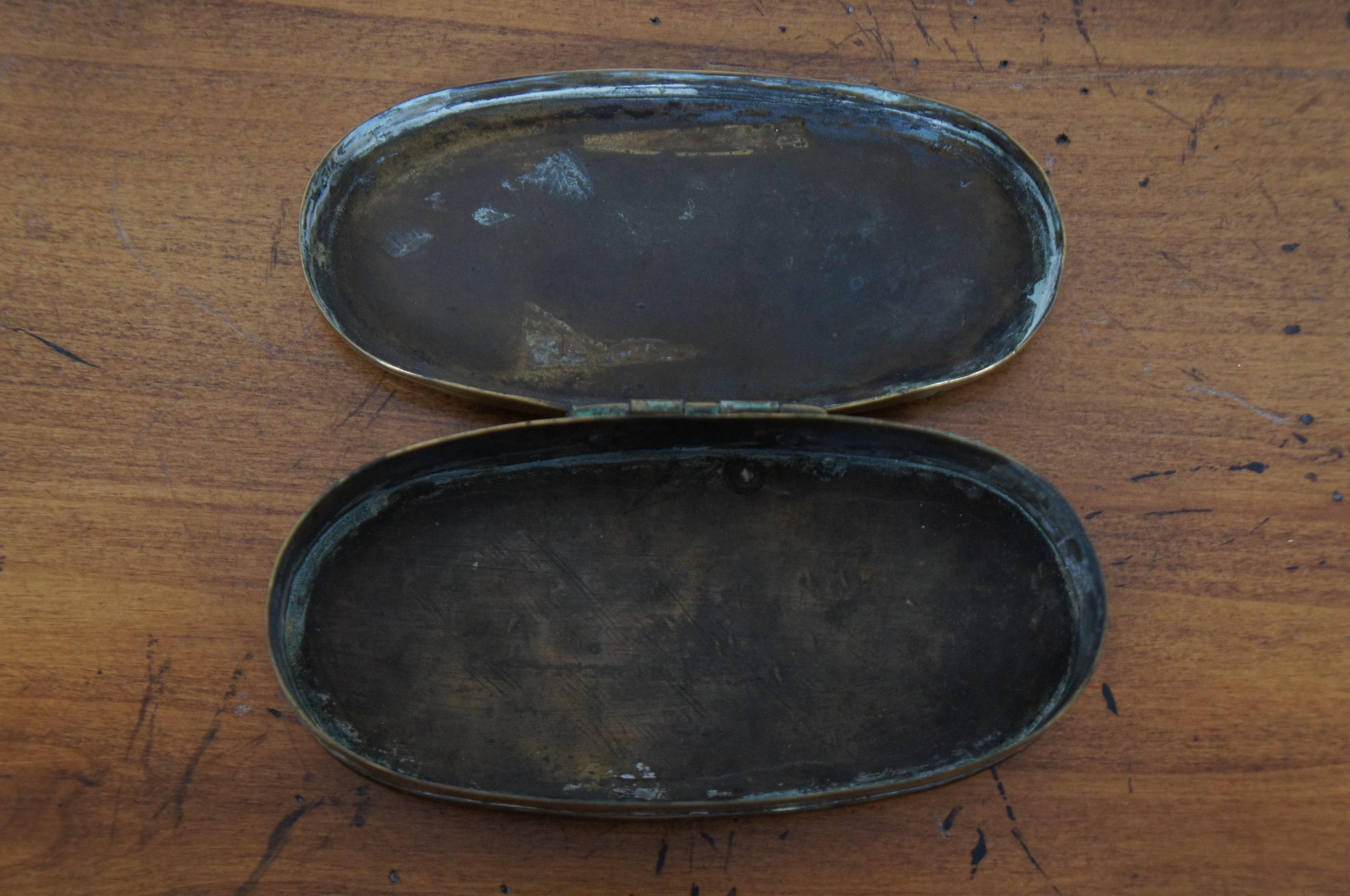 Antike niederländische ovale geätzte Schnupftabak- und Tabakdose aus Messing, 18. Jahrhundert, 5