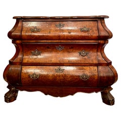 Antica commode olandese del XVIII secolo in legno di noce, CIRCA 1740-1780.