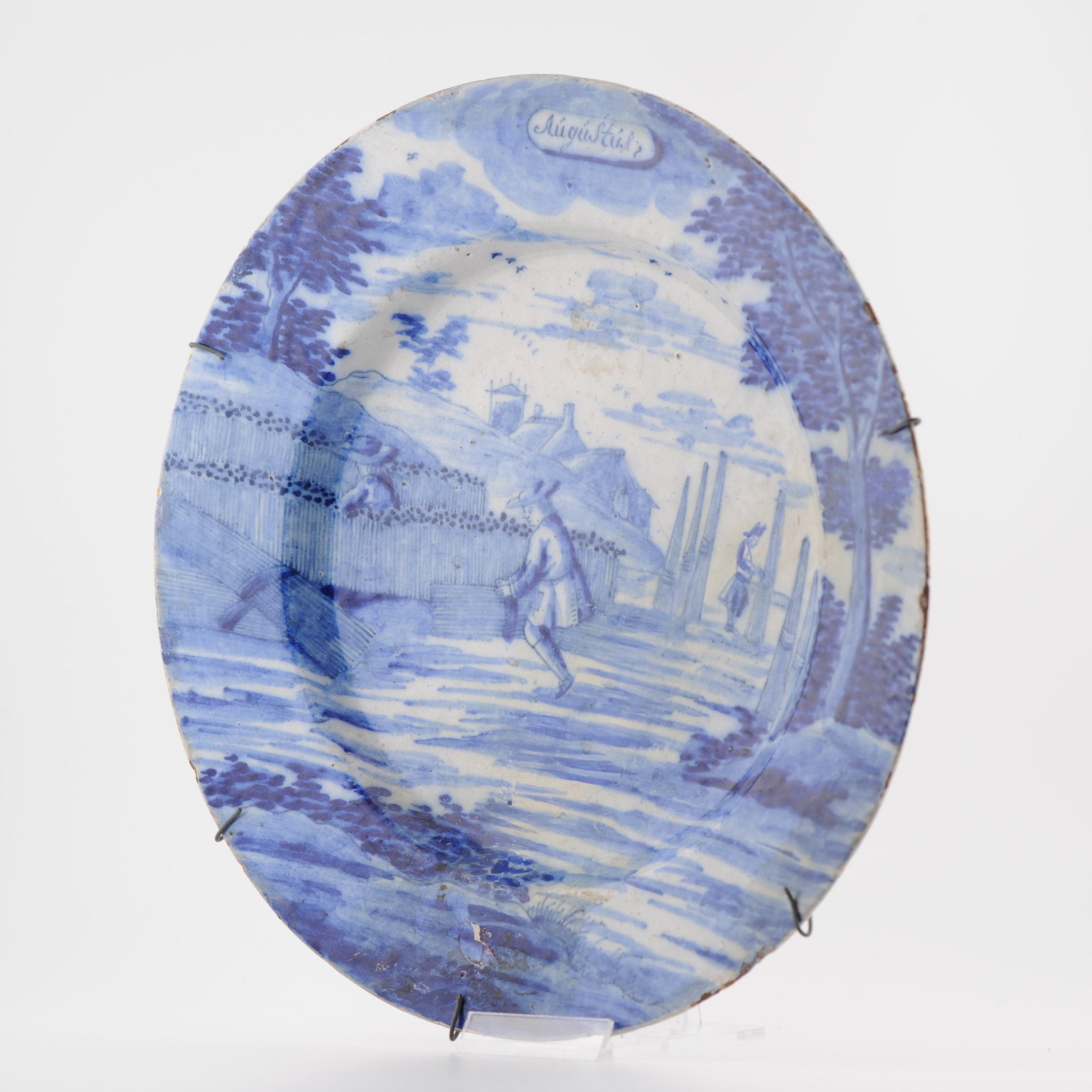 Ancienne assiette en faïence de Delft du 18ème siècle basée sur le mois d'août Porc en vente 4