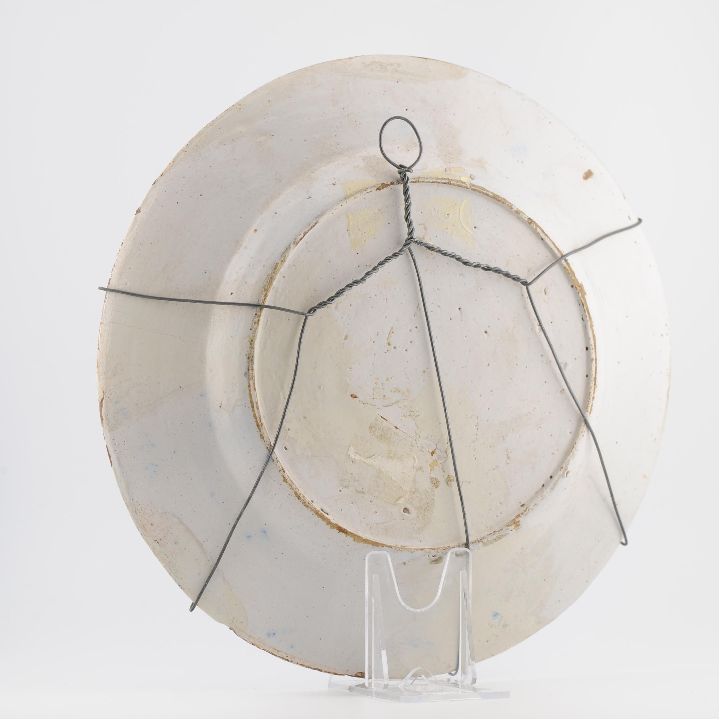 Néerlandais Ancienne assiette en faïence de Delft du 18ème siècle basée sur le mois d'août Porc en vente