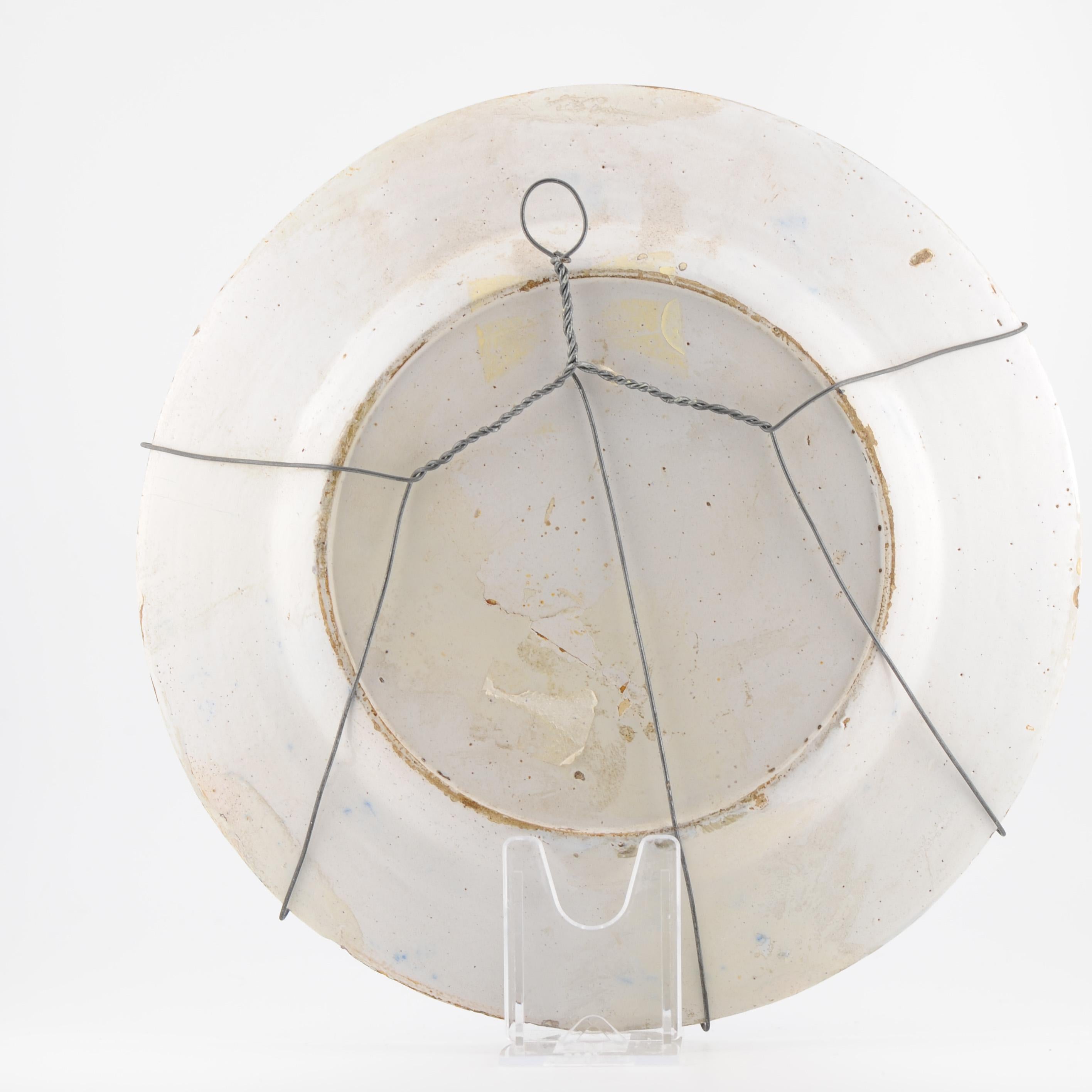 Ancienne assiette en faïence de Delft du 18ème siècle basée sur le mois d'août Porc en vente 1