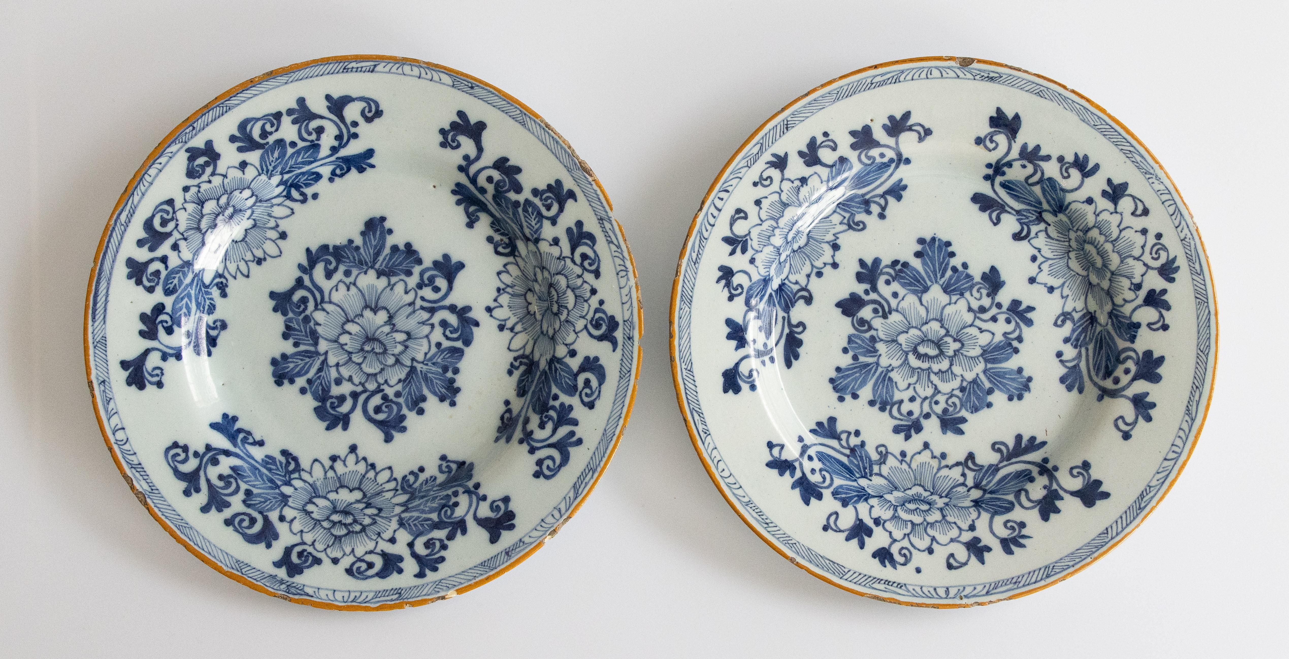 Pair of 18th Century Dutch Delft Faience Floral Plates For Sale 5