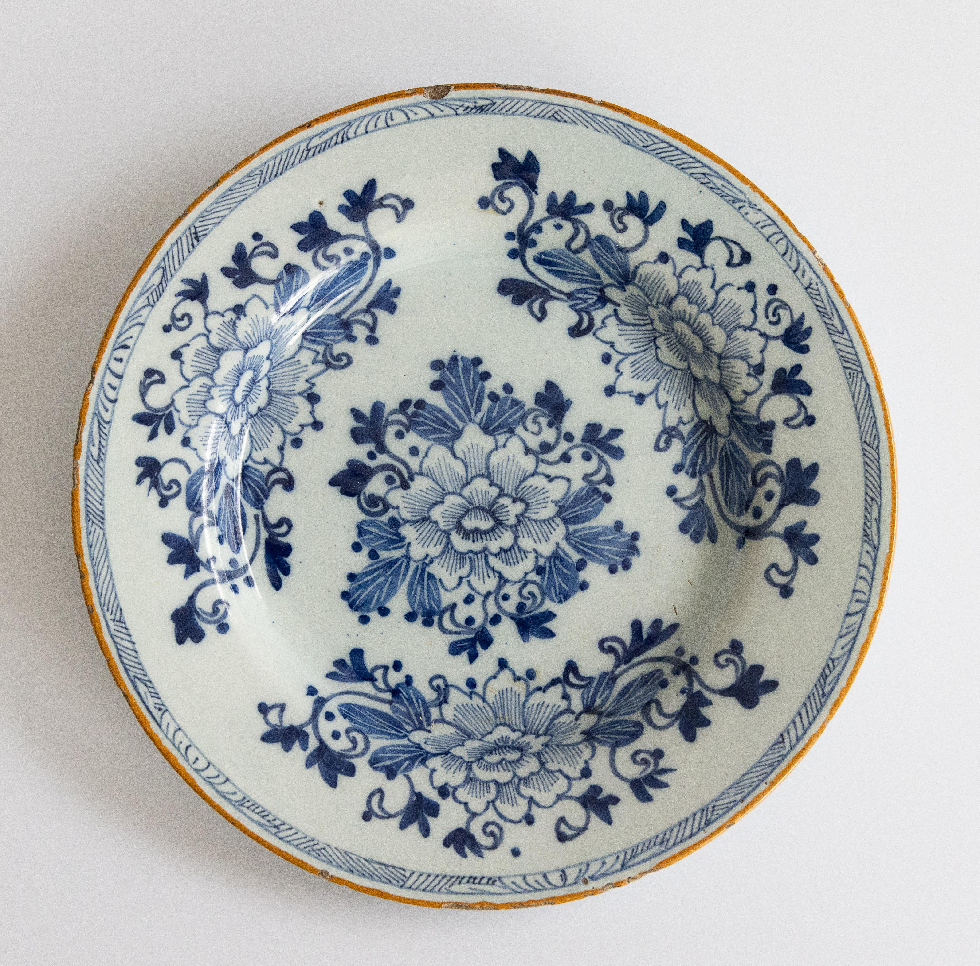 Pair of 18th Century Dutch Delft Faience Floral Plates For Sale 1