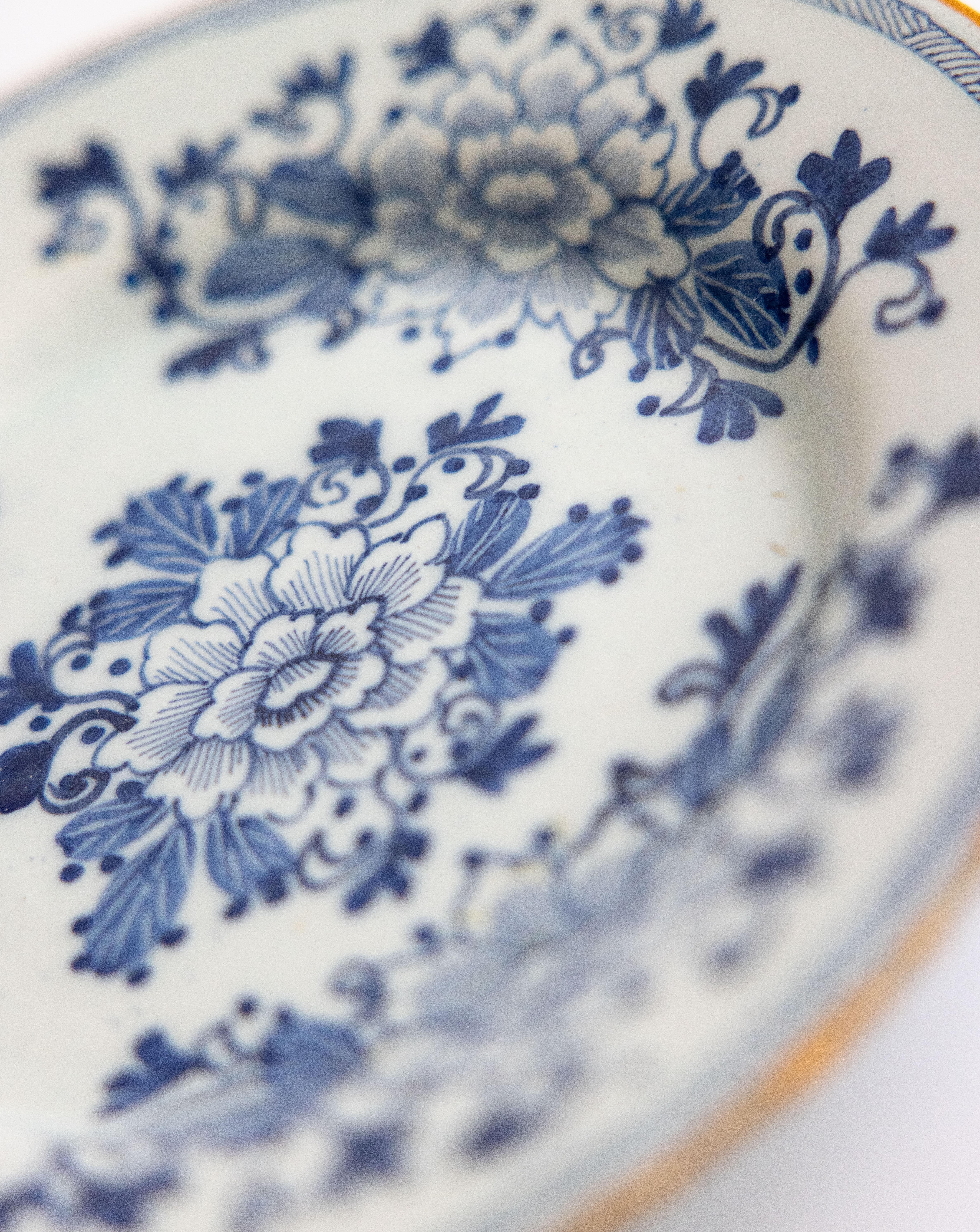 Pair of 18th Century Dutch Delft Faience Floral Plates For Sale 3