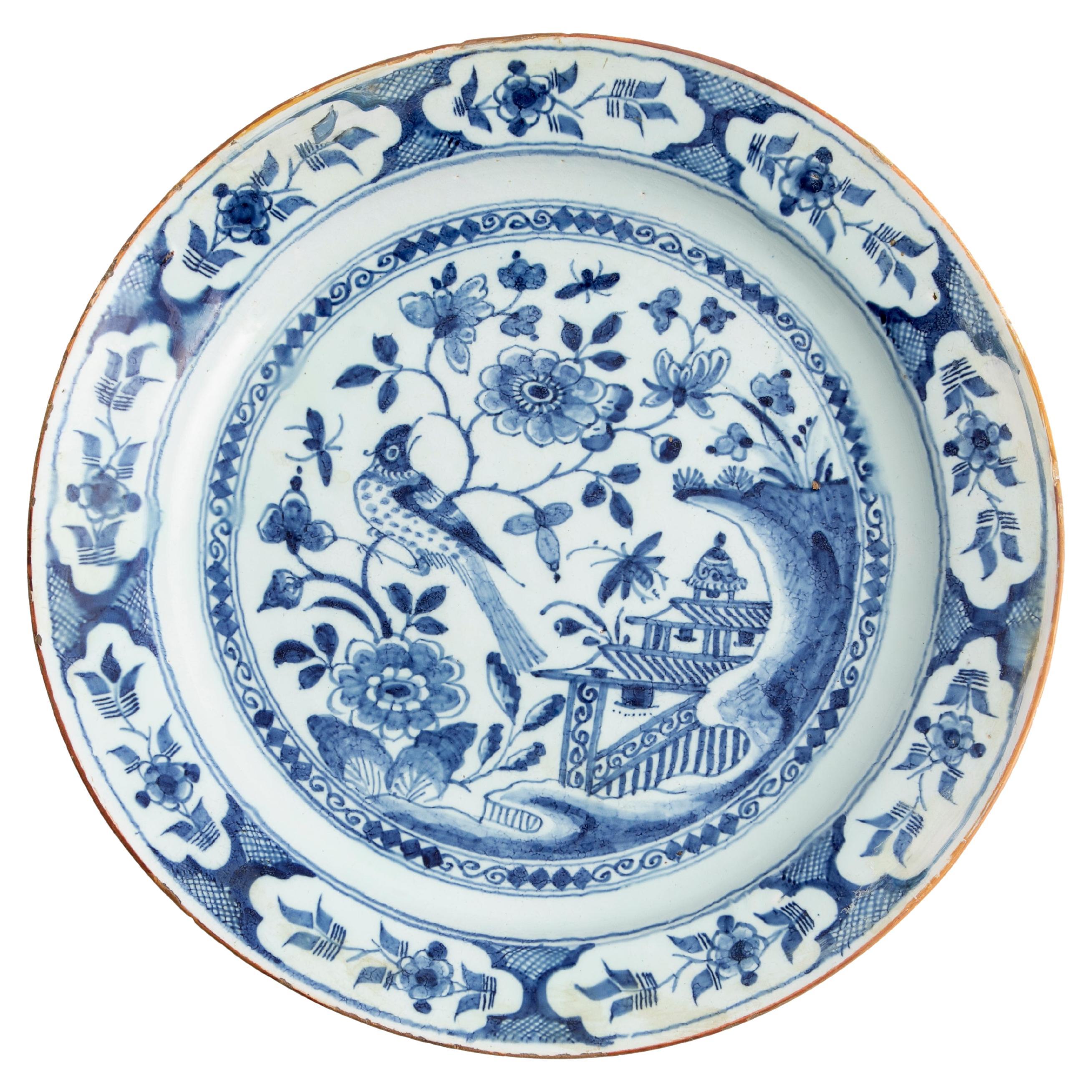 Ancienne assiette néerlandaise en faïence de Delft du 18ème siècle avec décoration de chinoiseries