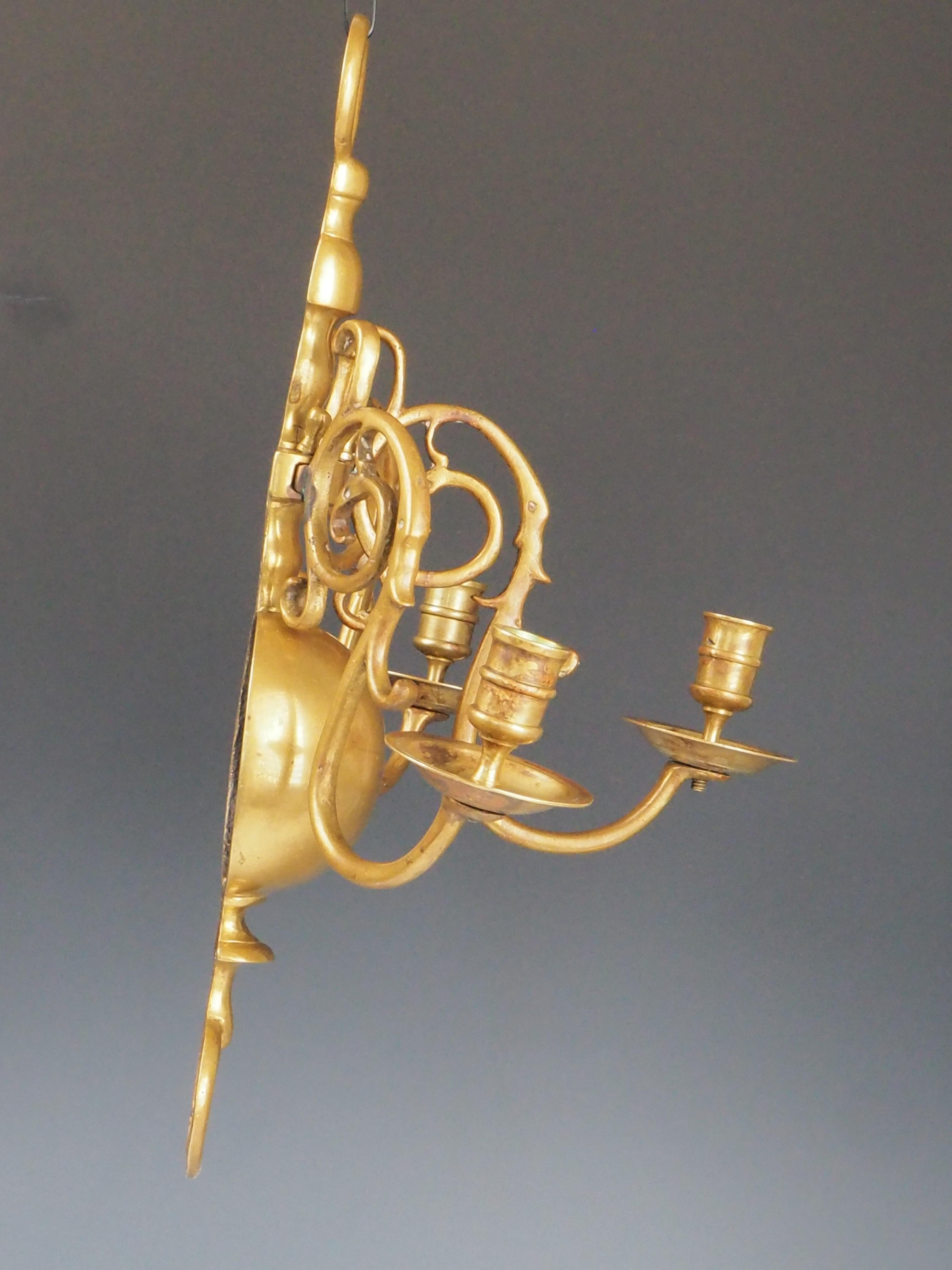 Antiguo par de apliques triples flamencos holandeses del siglo XVIII Circa 1730-1780 en venta 3