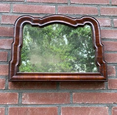 Antique Mirror da parete in stile Queen Anne olandese del XVIII secolo con cornice in legno di noce scuro