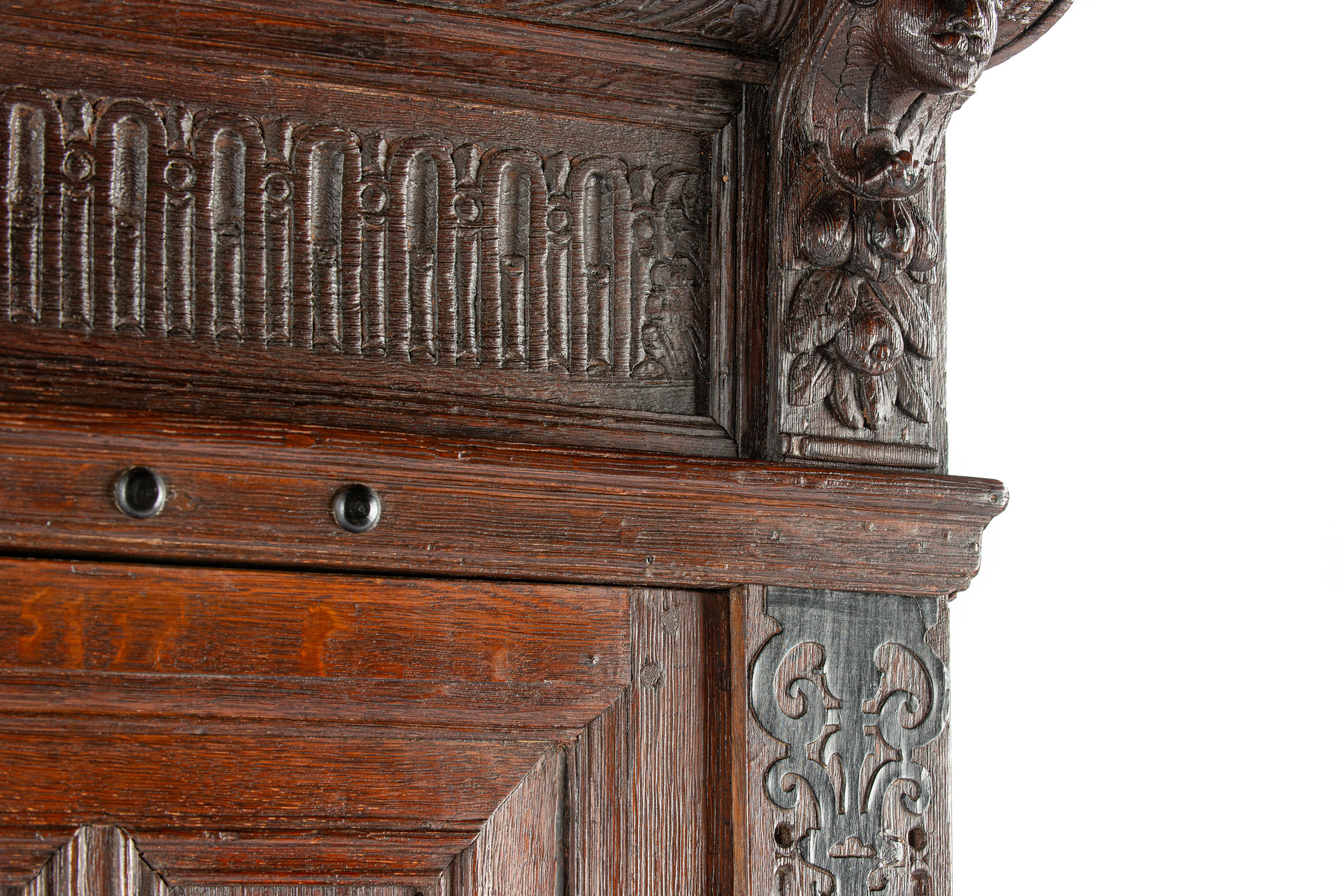 Antique 18th century Dutch Renaissancewarm brown oak two door cabinet For Sale 4