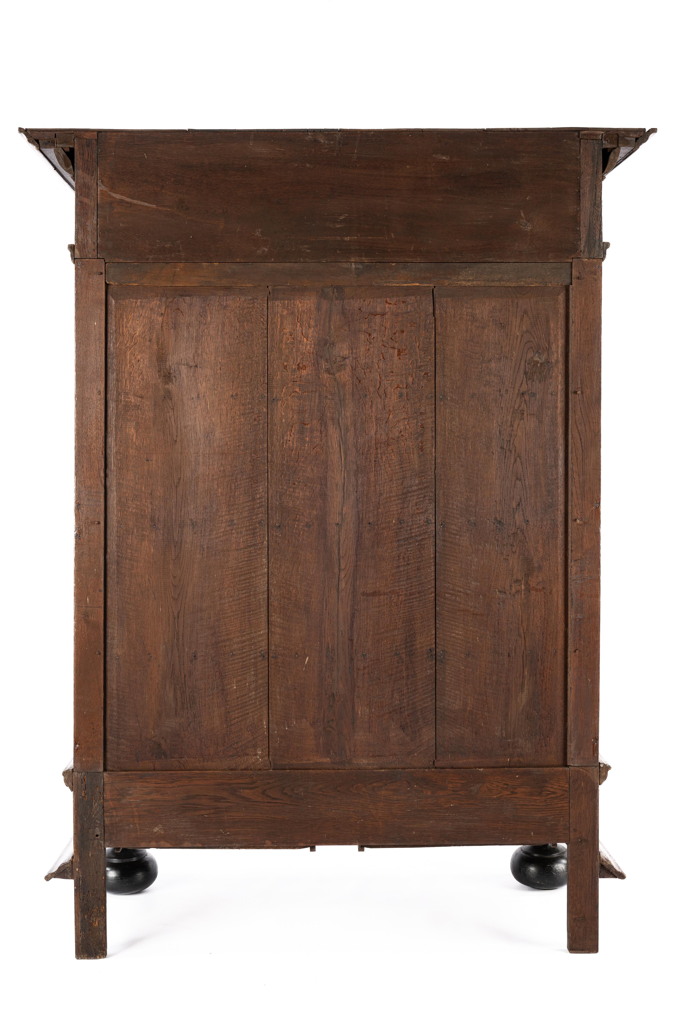 Antique 18th century Dutch Renaissancewarm brown oak two door cabinet In Good Condition For Sale In Casteren, NL