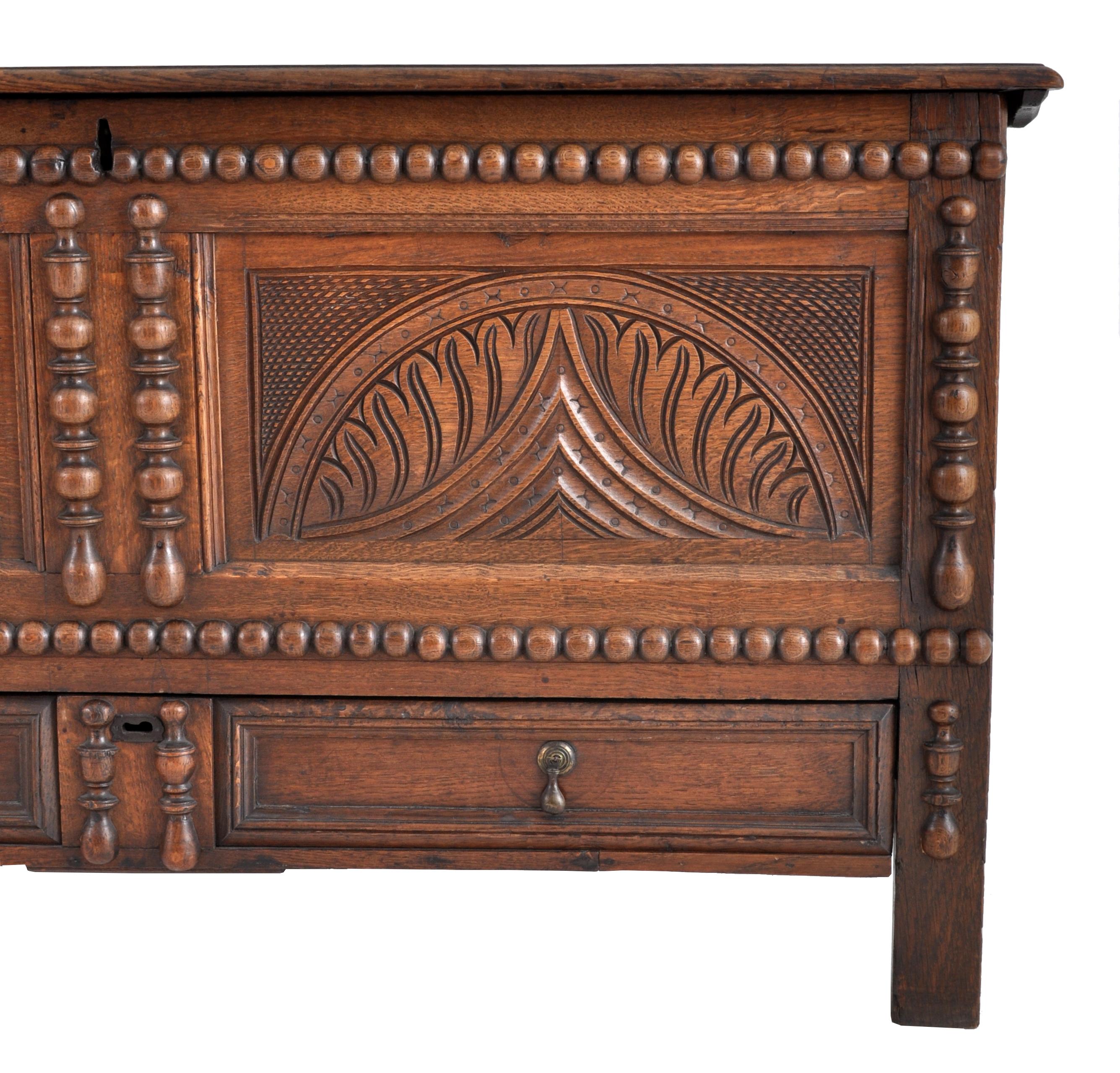 Antique 18th Century English Carved Oak William & Mary Mule Chest/Coffer, 1720 In Good Condition In Portland, OR