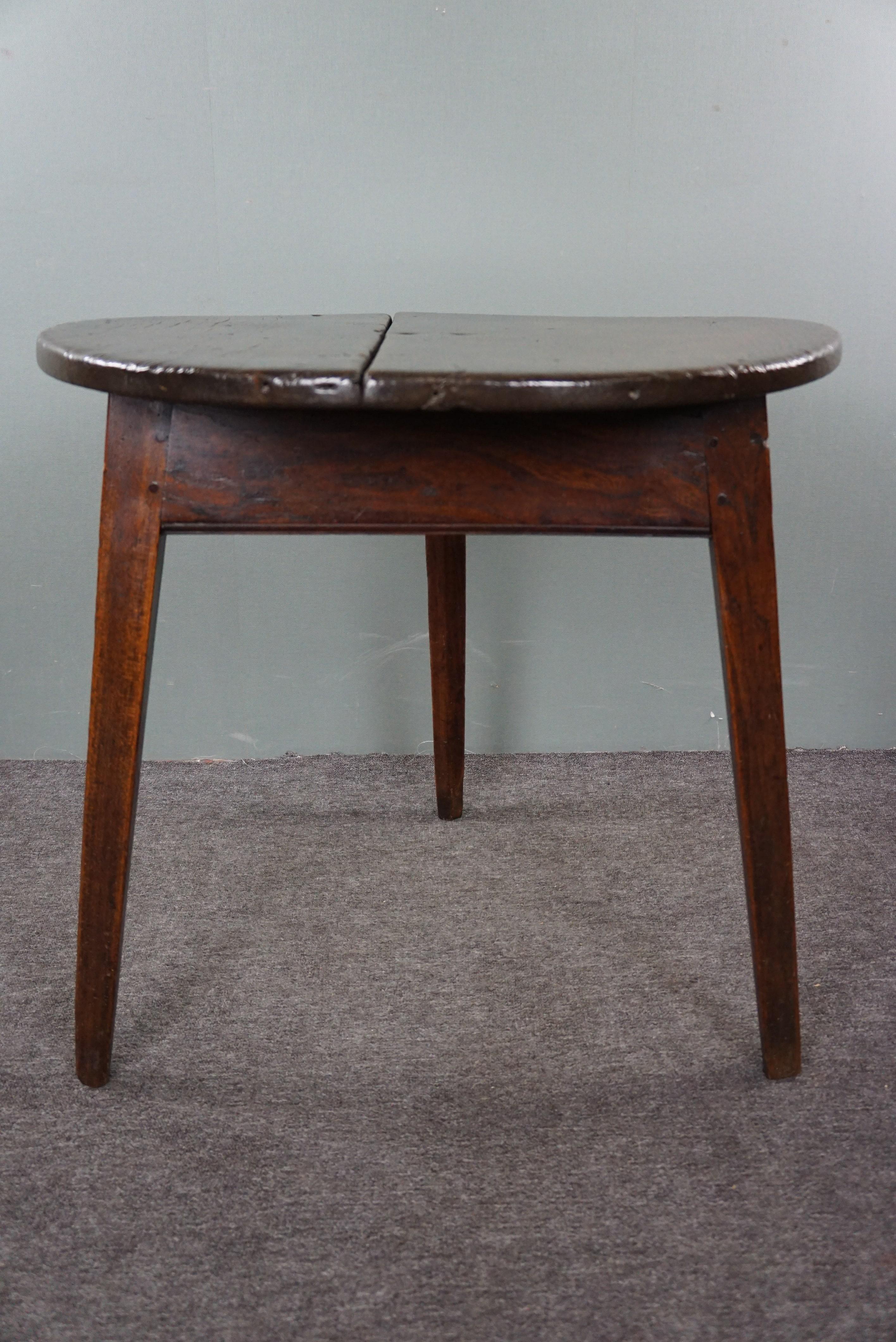 Offered is this excellent 18th-century English cricket table with a wonderful appearance. If you're a true enthusiast of beautifully styled interiors, you simply can't overlook genuine antique English cricket tables. The purity and class these