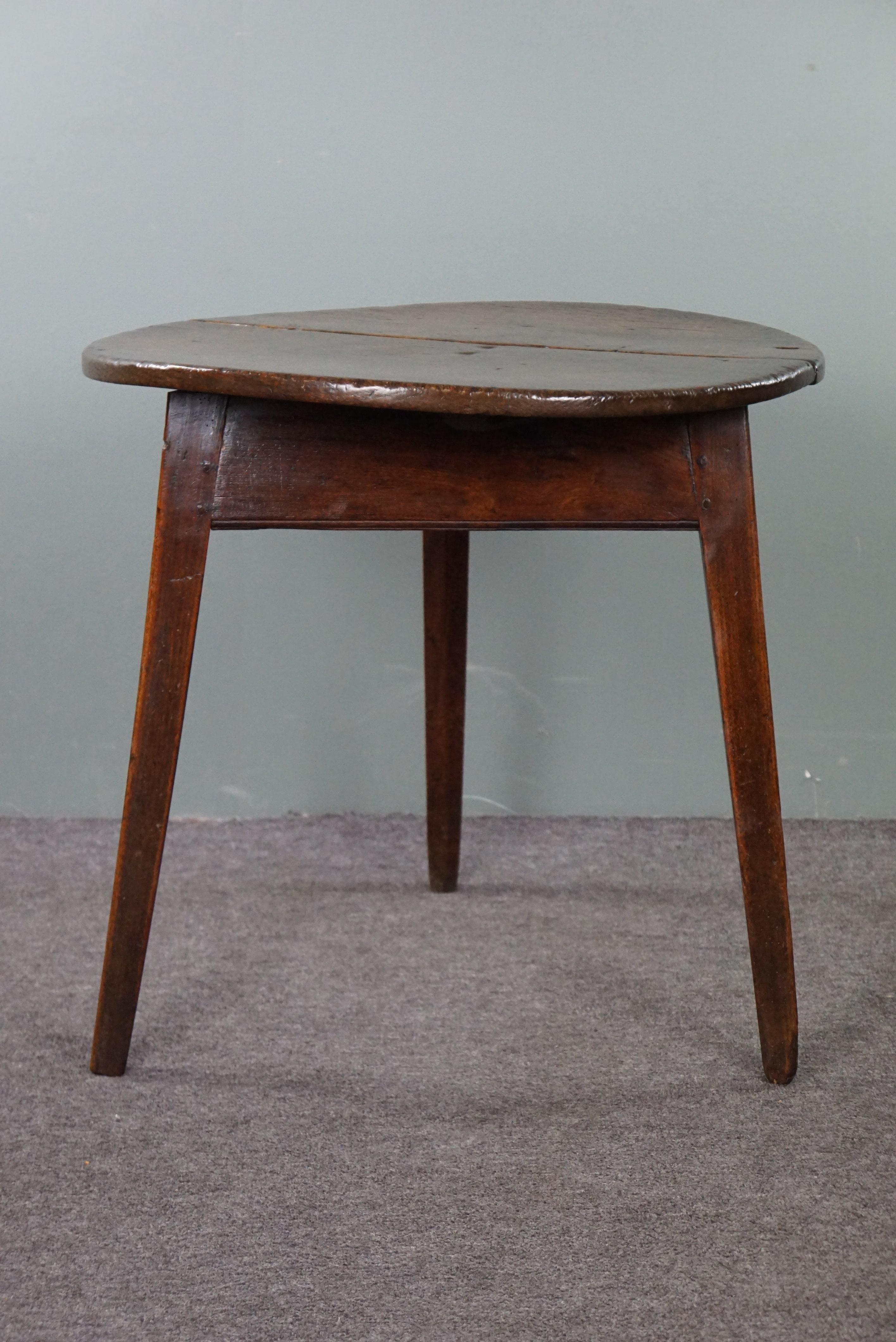18th Century Antique 18th-century English cricket table/3-leg table For Sale