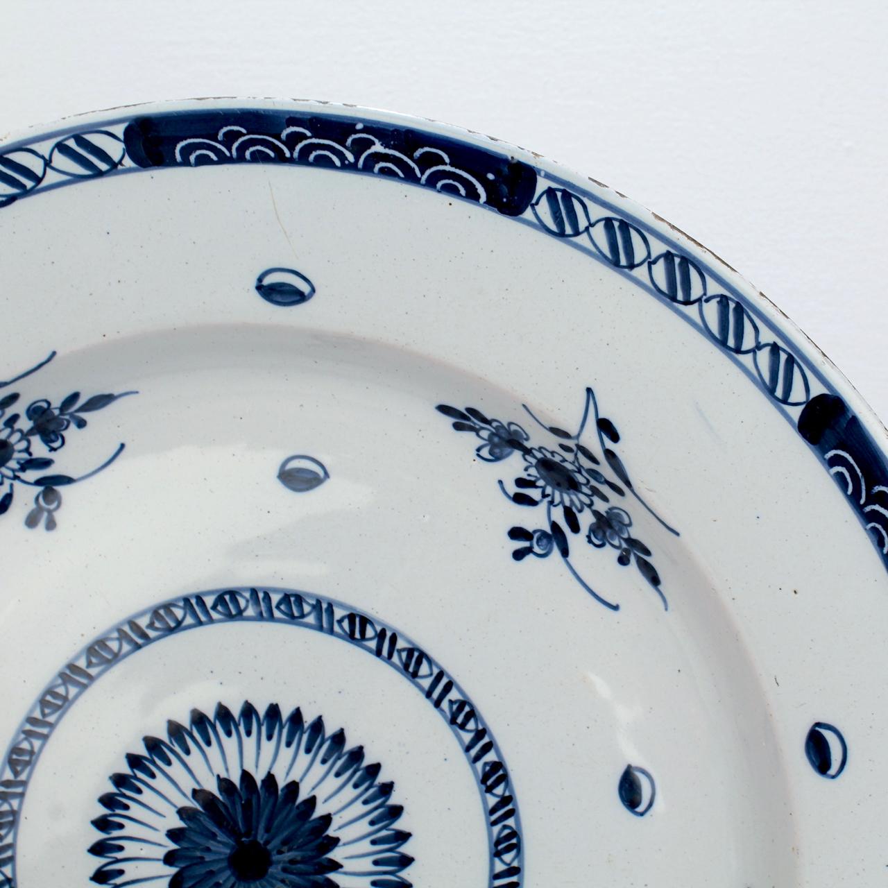 XVIIIe siècle Antique 18ème siècle Anglais Delft 13 1/2