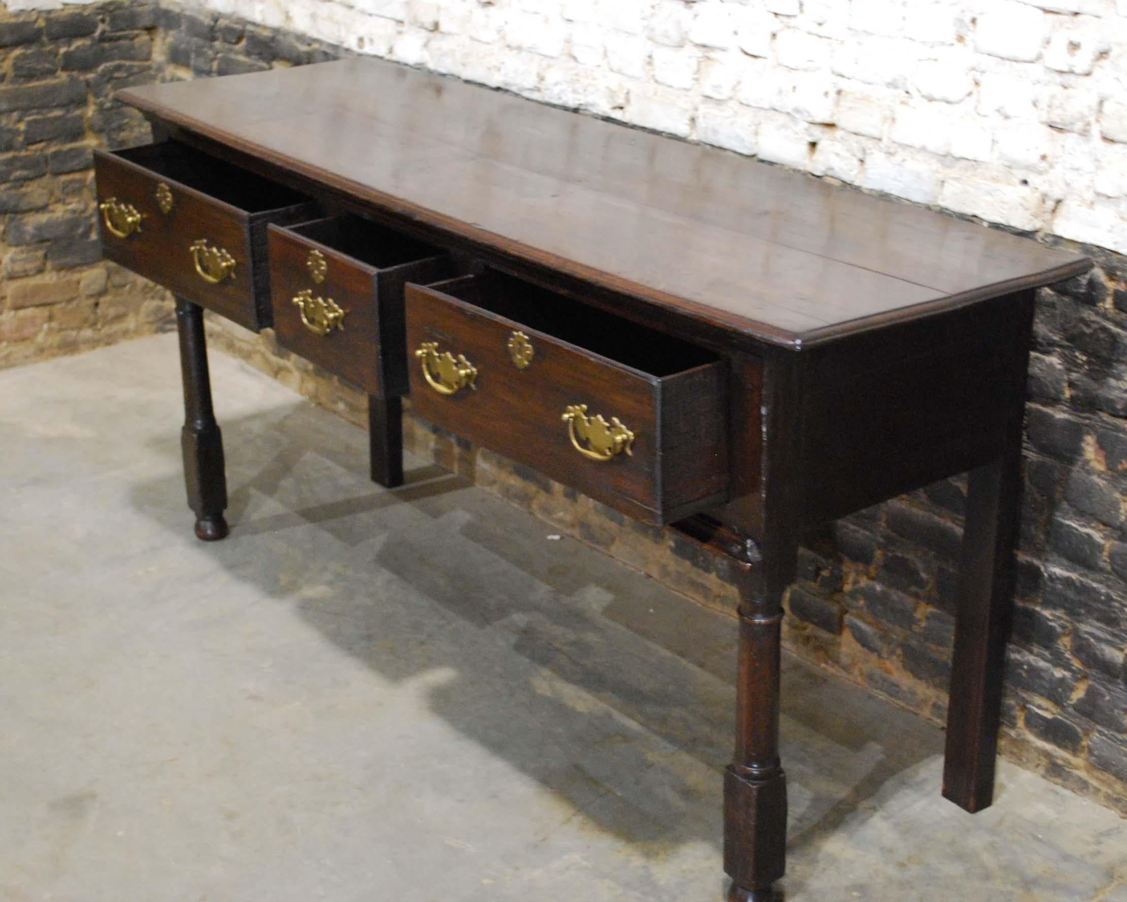 Antique 18th Century English George I Oak Dresser or Sideboard In Good Condition In Casteren, NL