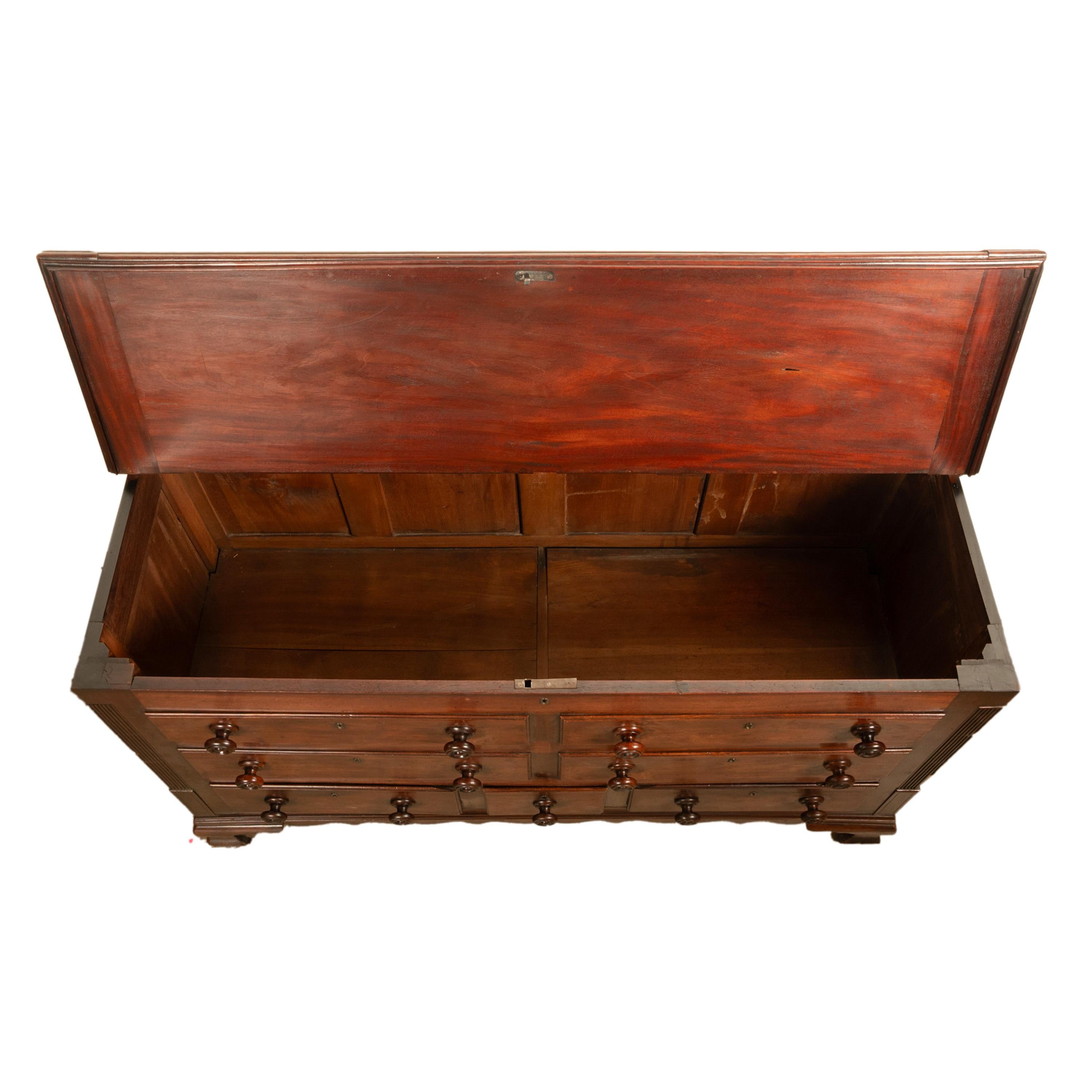 Coffre à mule ancien du 18ème siècle en acajou géorgien anglais avec couvercle à charnière Coffre 1780 en vente 6