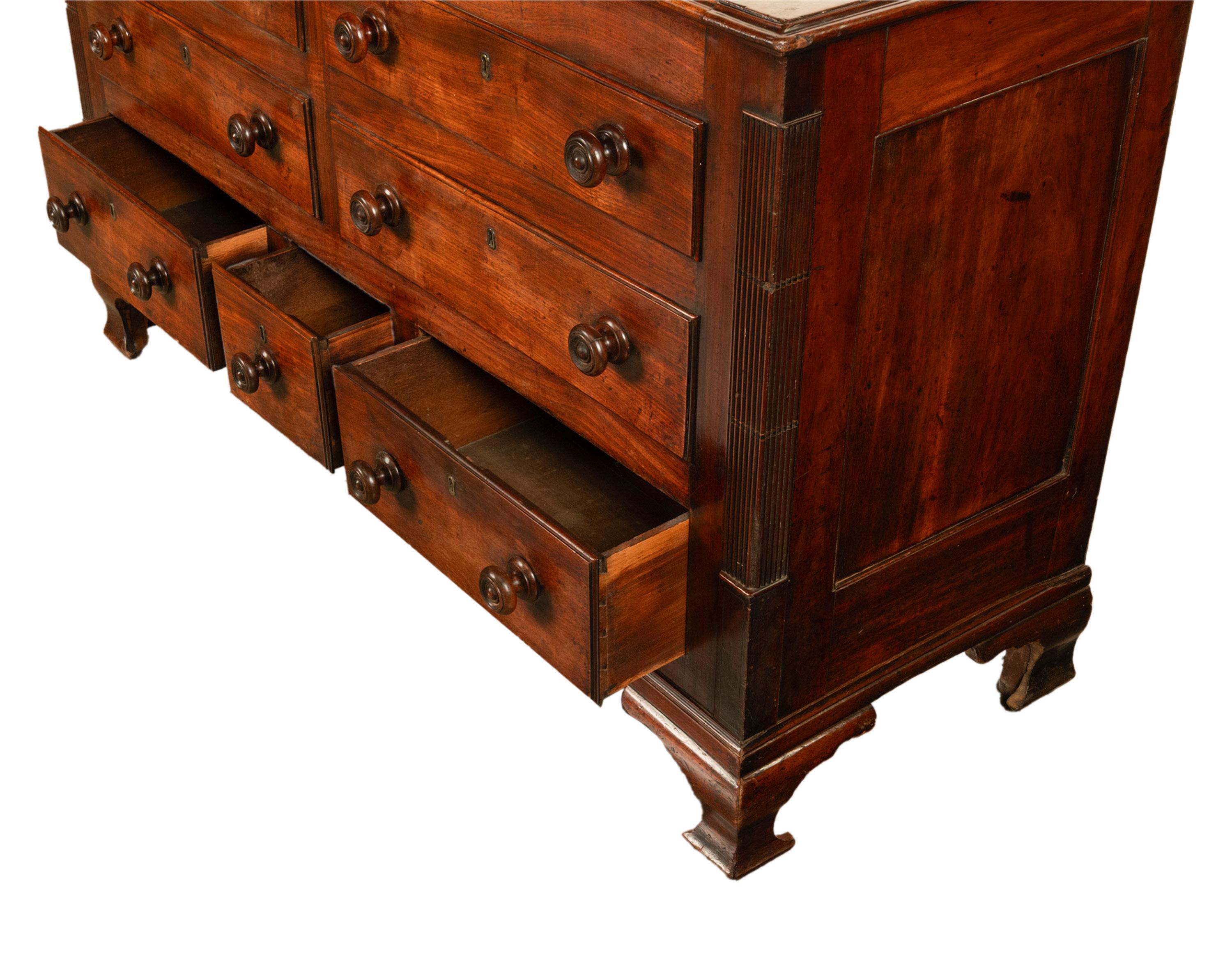 Coffre à mule ancien du 18ème siècle en acajou géorgien anglais avec couvercle à charnière Coffre 1780 en vente 8