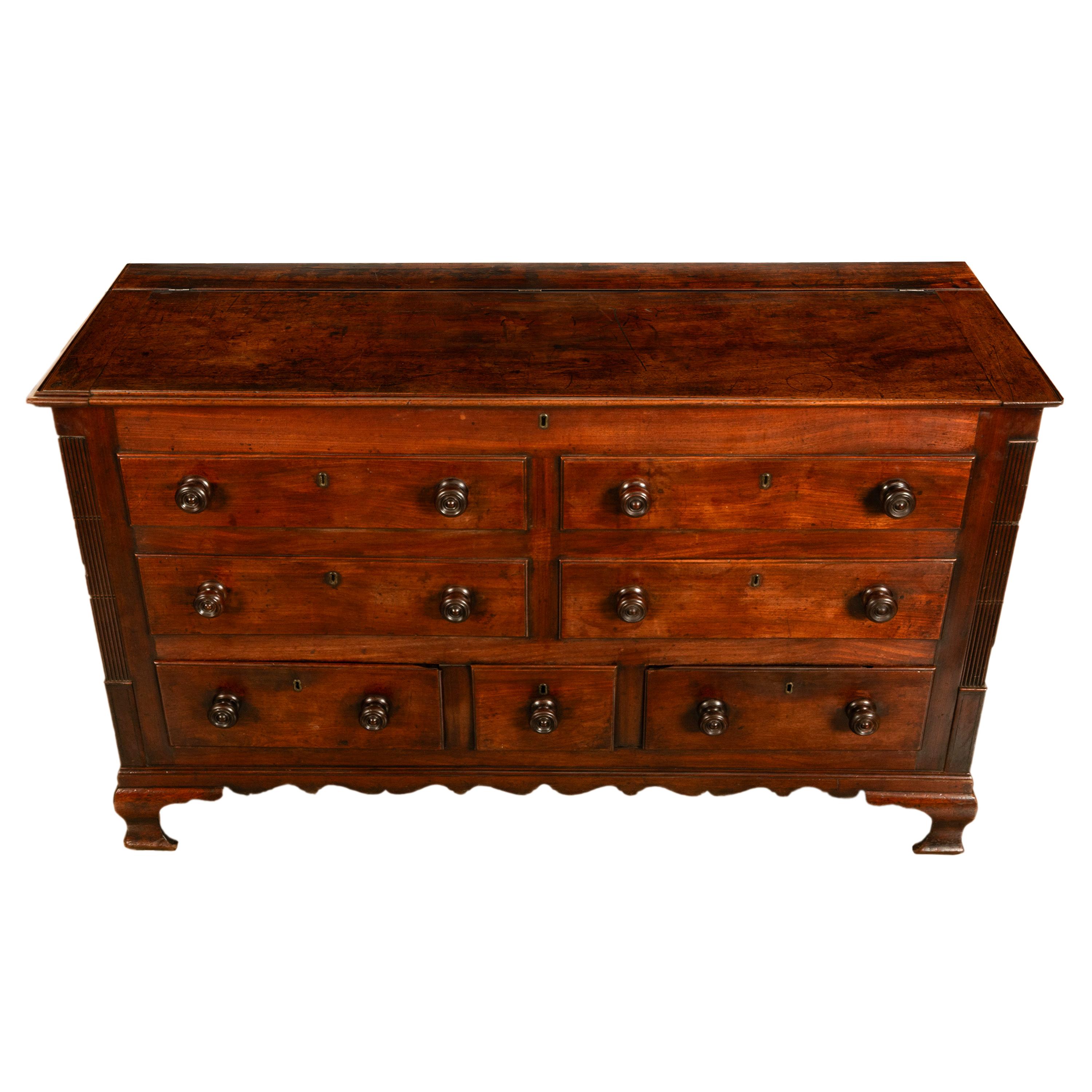 Fin du XVIIIe siècle Coffre à mule ancien du 18ème siècle en acajou géorgien anglais avec couvercle à charnière Coffre 1780 en vente