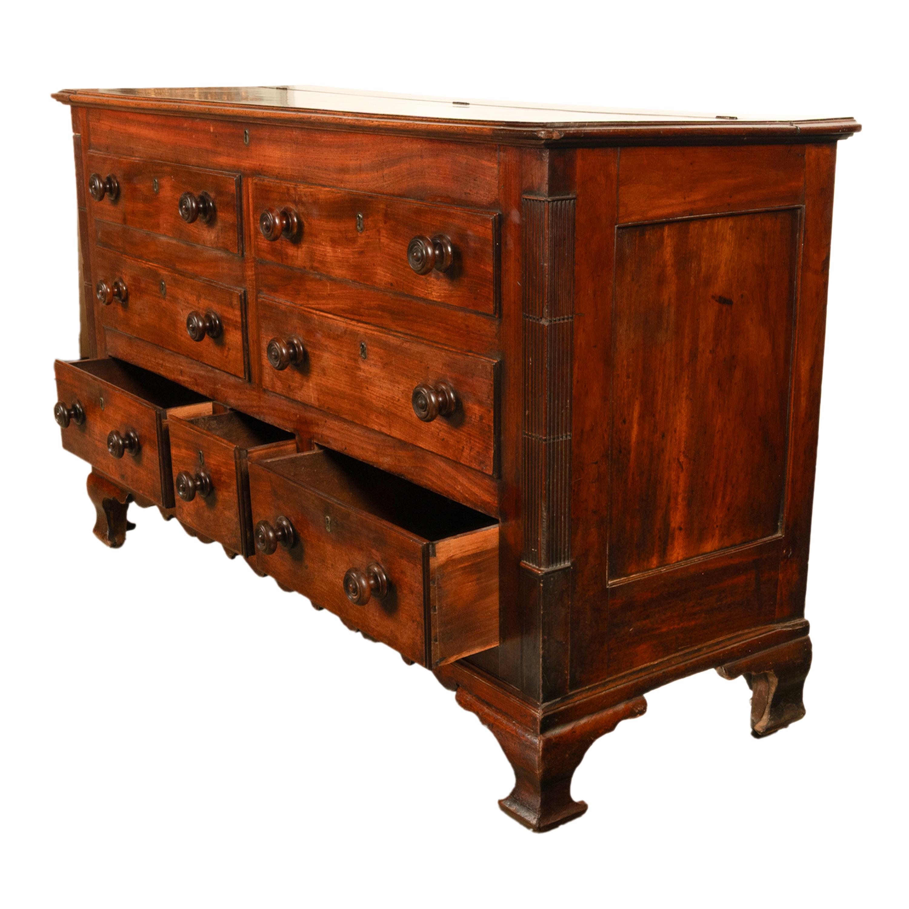 Coffre à mule ancien du 18ème siècle en acajou géorgien anglais avec couvercle à charnière Coffre 1780 en vente 1