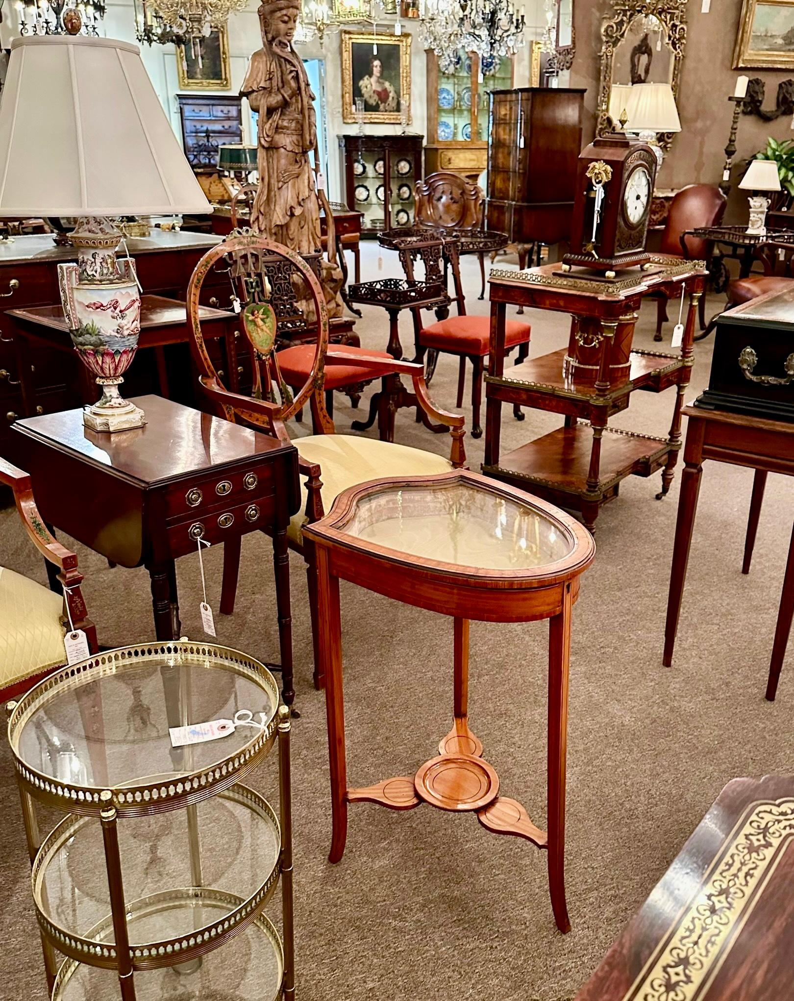 Antique 18th Century English Georgian Satinwood Shield Shaped Top Vitrine Table For Sale 7