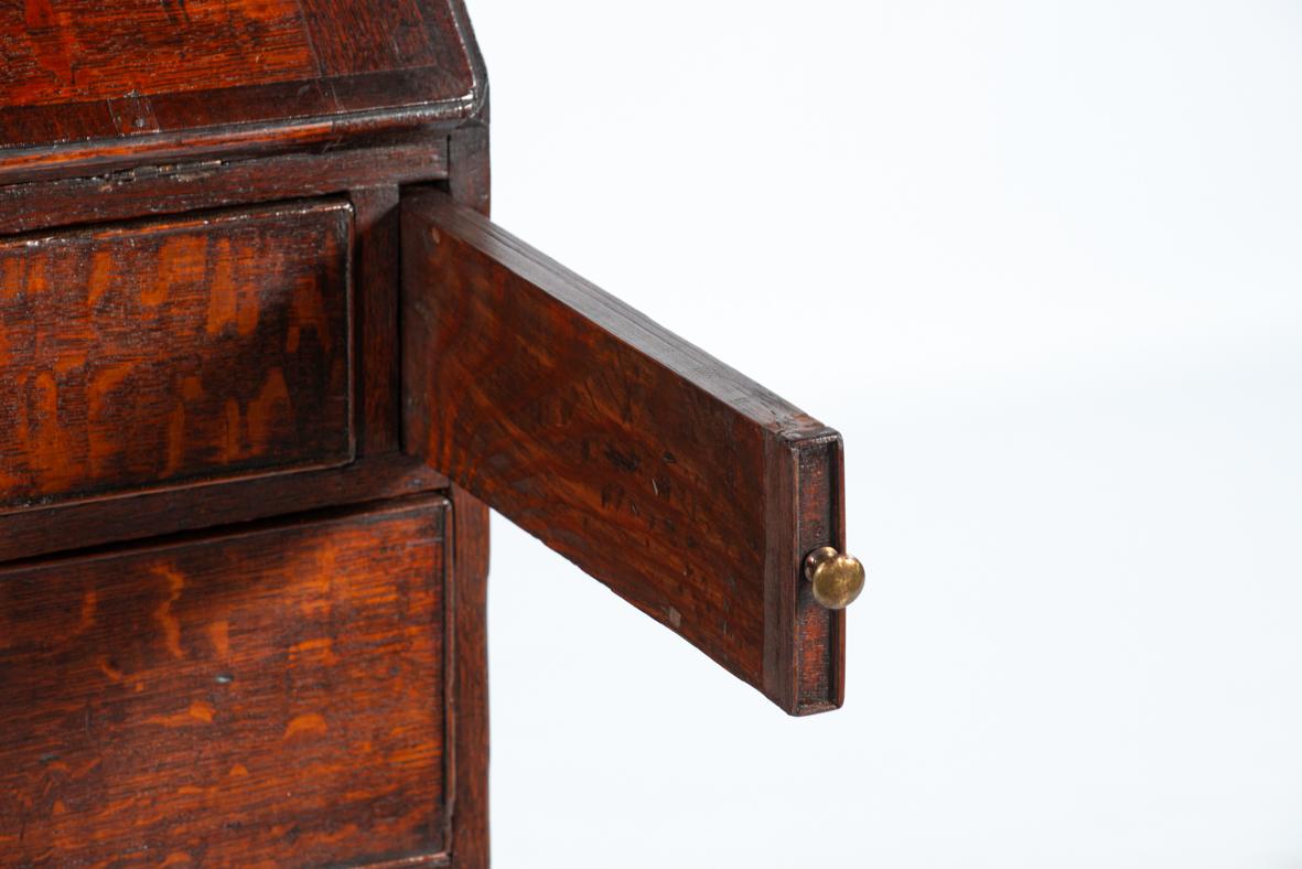 Antique 18th century English light warm brown oak Georgian slant front desk For Sale 4