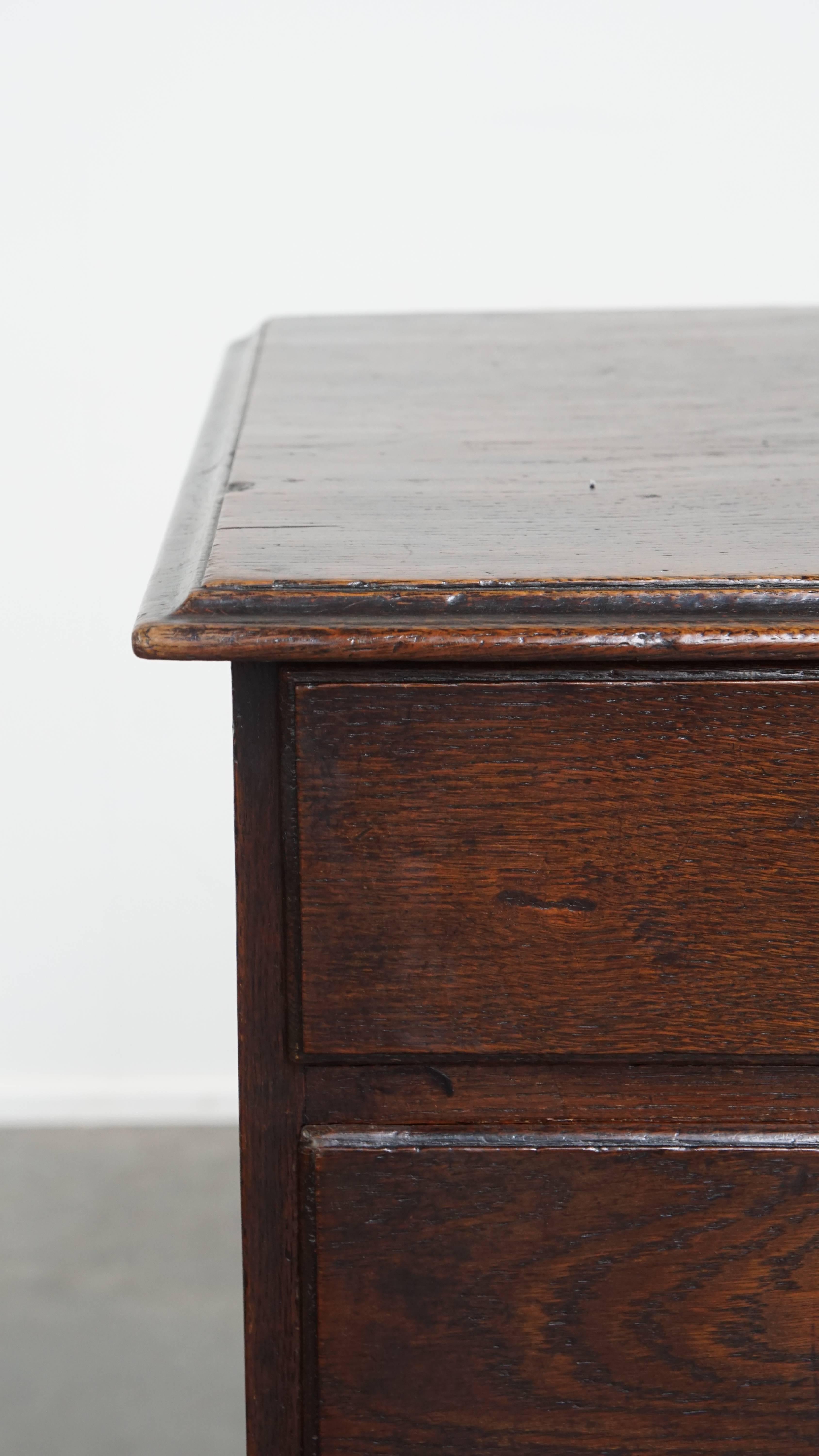 Antike englische Kommode aus Eiche des 18. Jahrhunderts mit 5 Schubladen (Holz) im Angebot