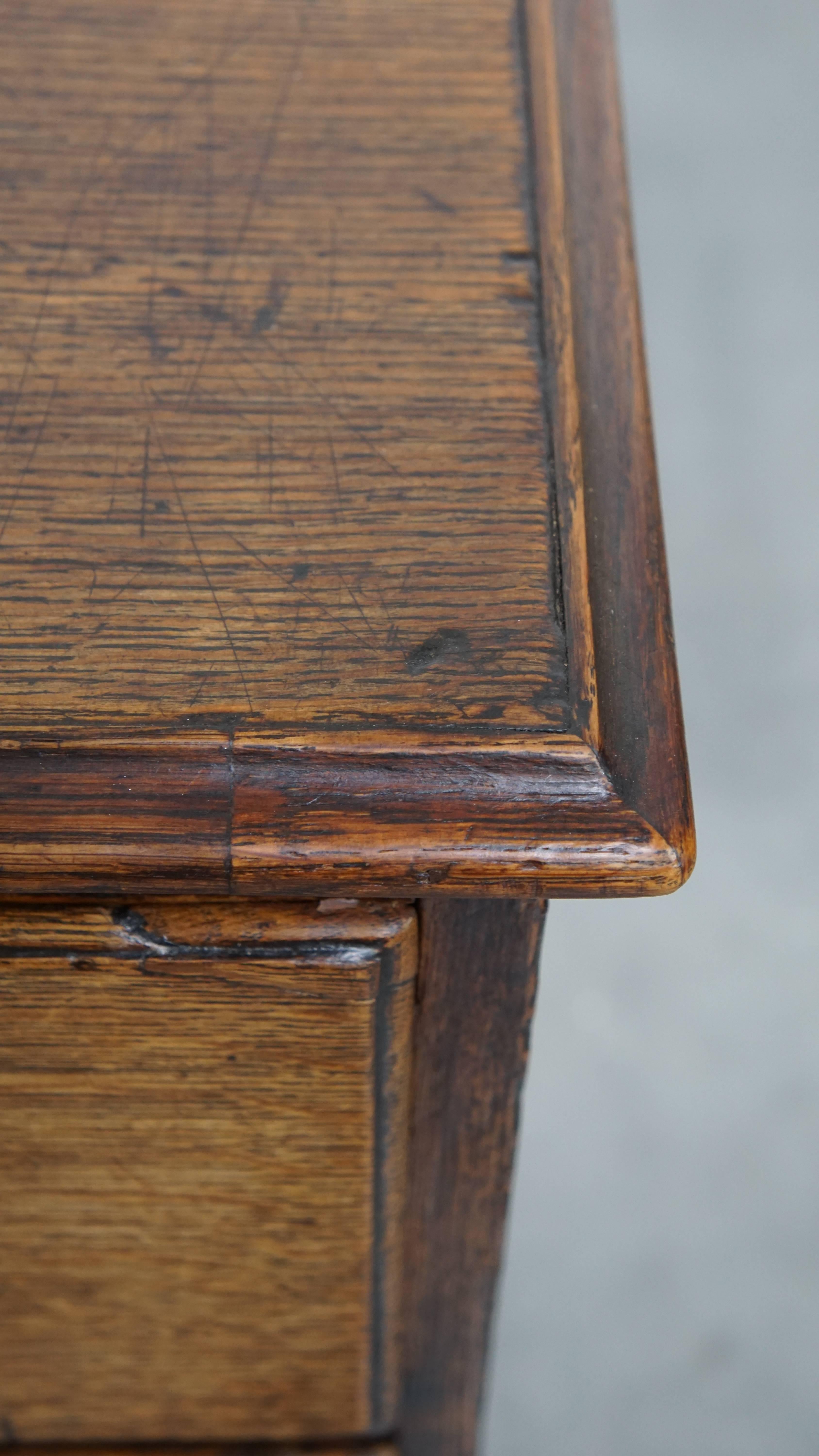 Antico cassettone in Oak inglese del XVIII secolo in vendita 5