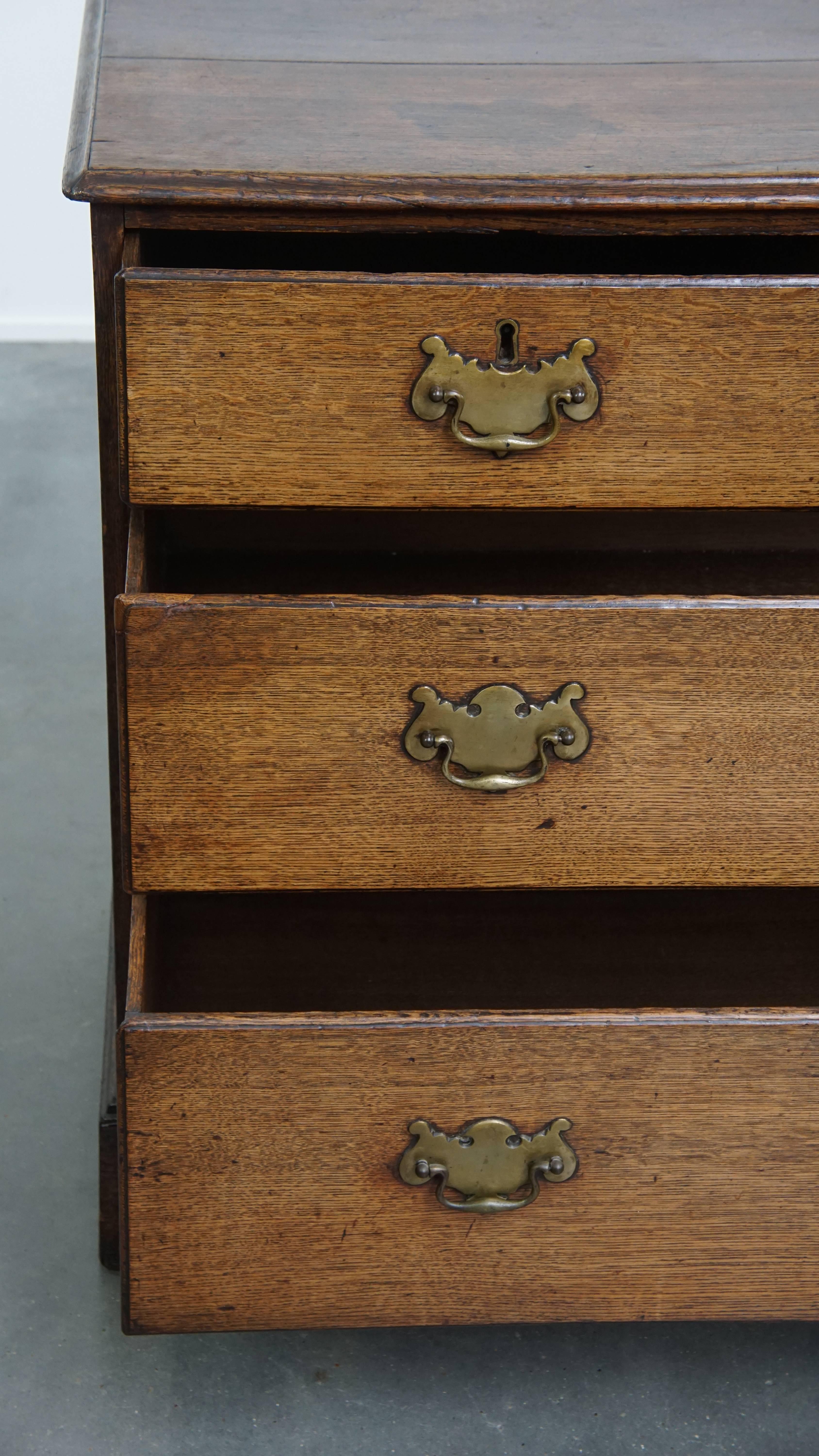 Antico cassettone in Oak inglese del XVIII secolo in vendita 7