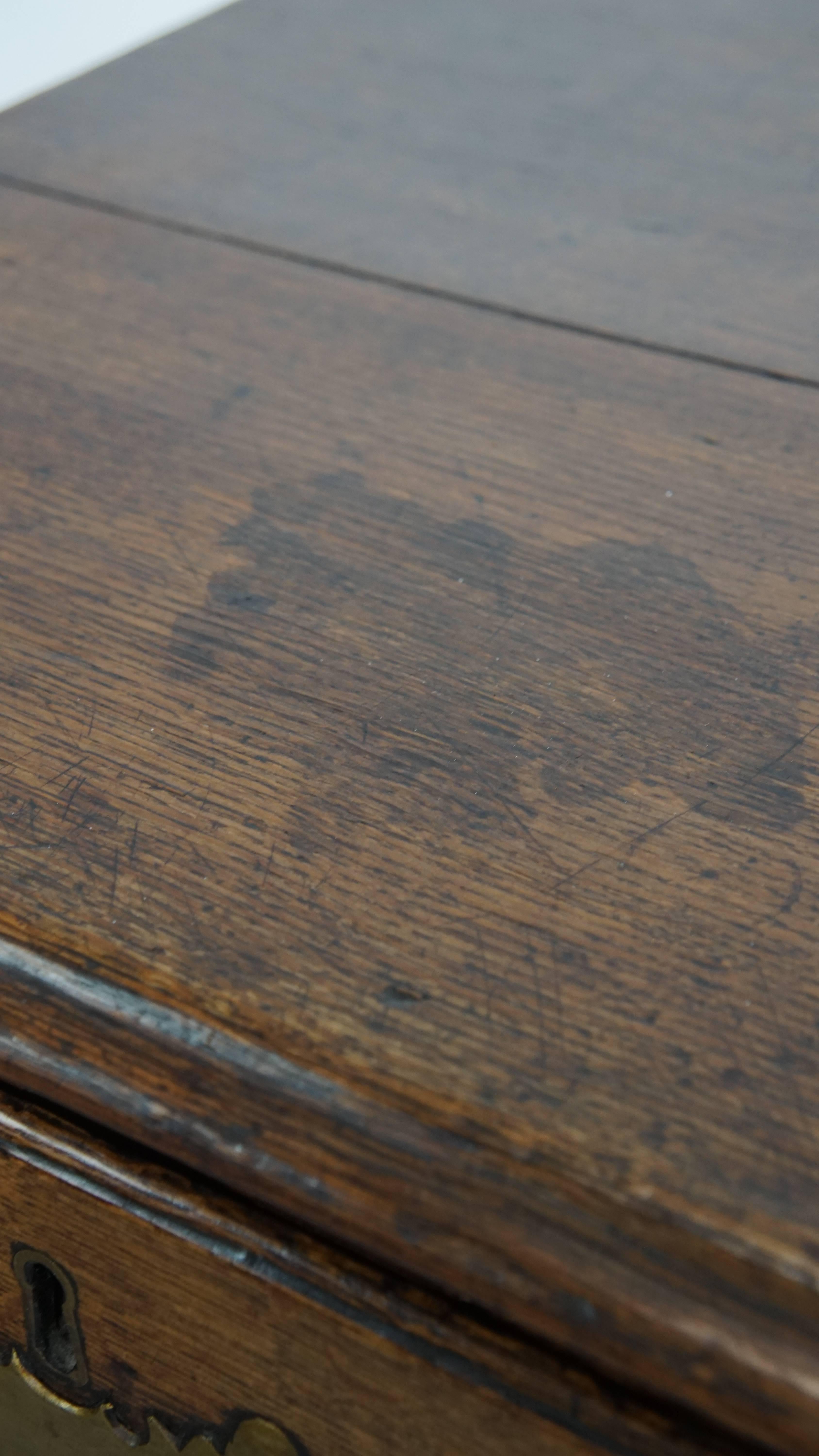 Legno Antico cassettone in Oak inglese del XVIII secolo in vendita