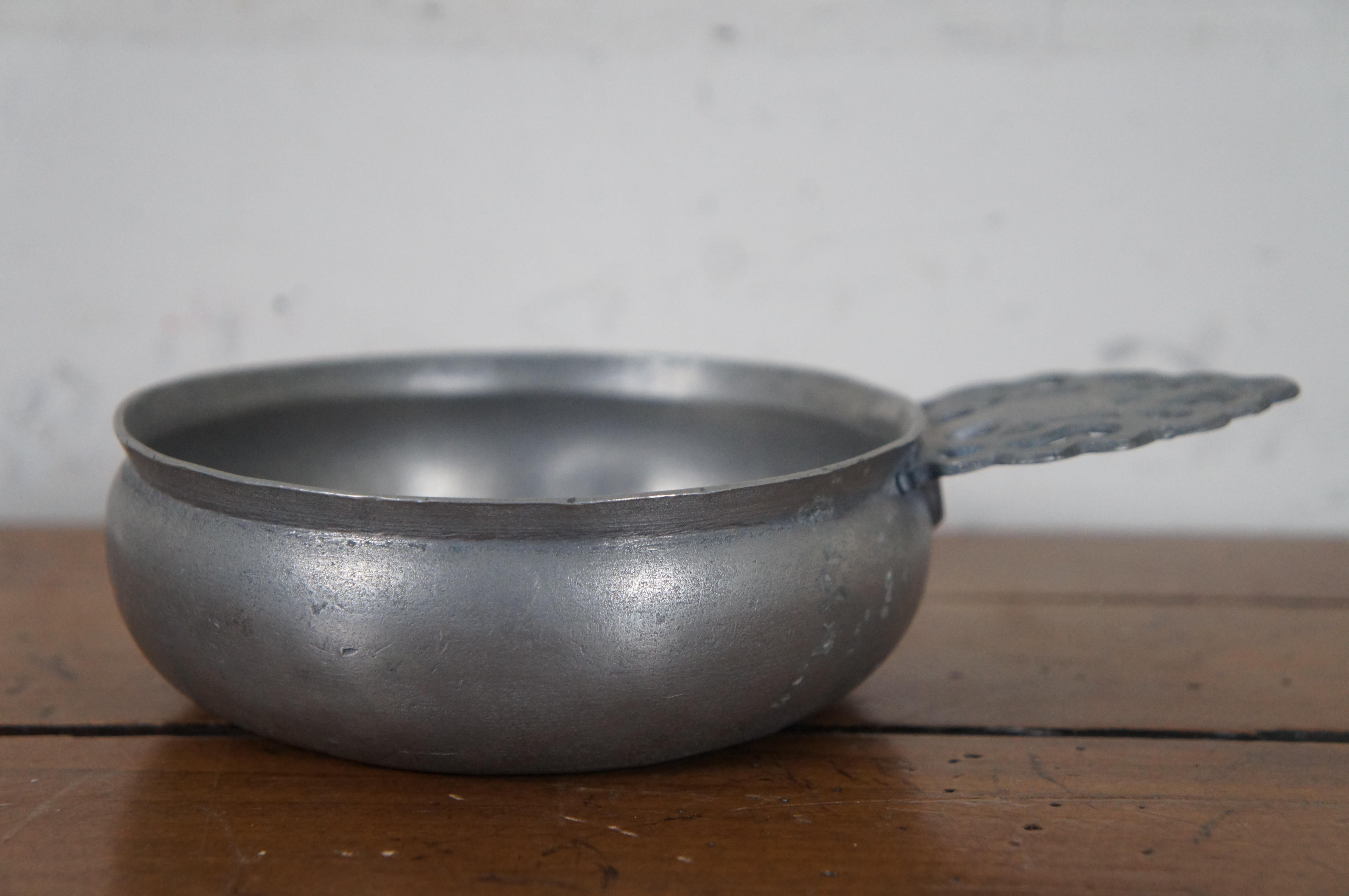 XVIIIe siècle et antérieur Antique 18ème siècle Anglais étain Porringer Cup Bowl Porridge Dish en vente