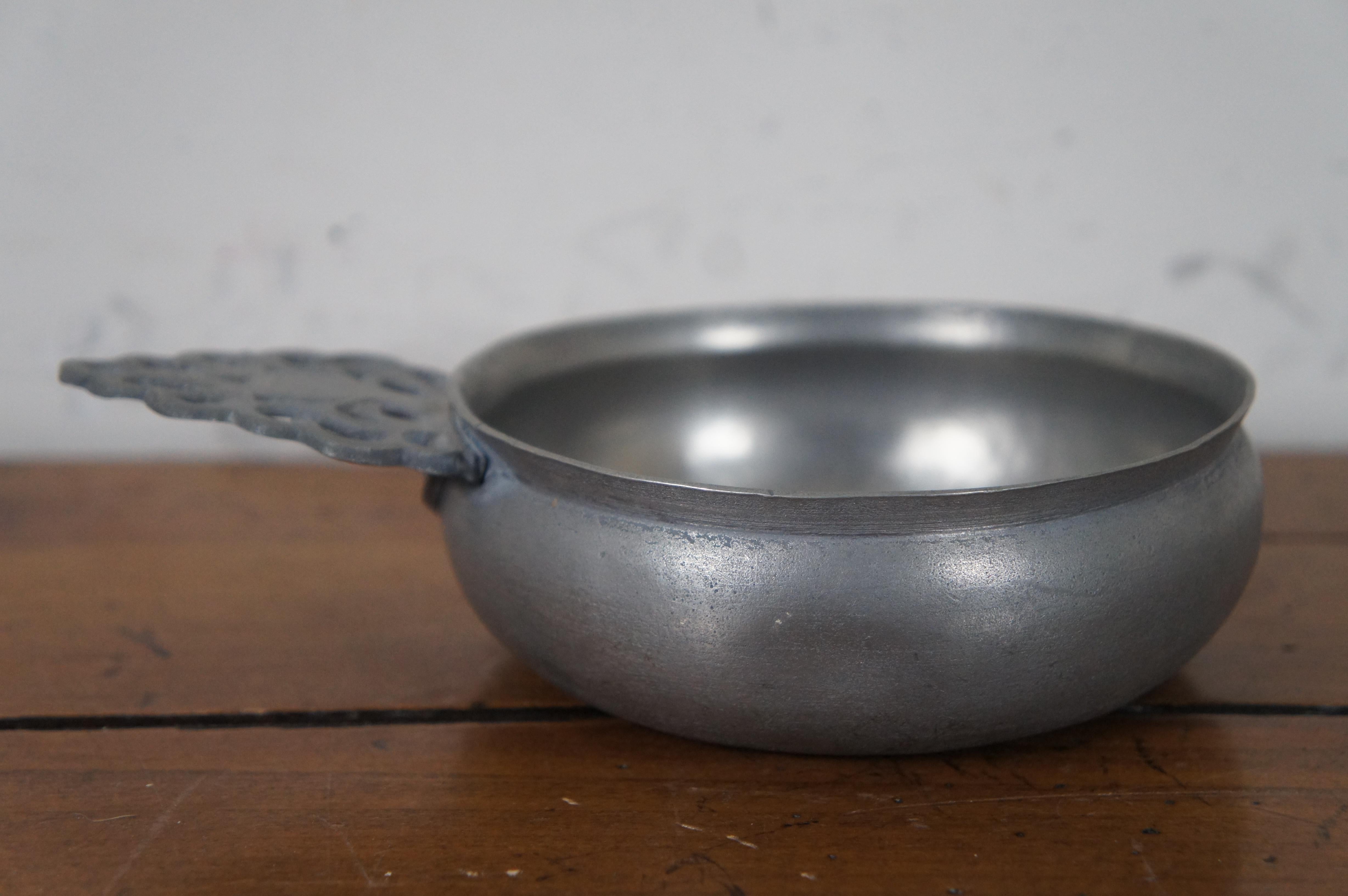 Antique 18th Century English Pewter Porringer Cup Bowl Porridge Dish In Good Condition For Sale In Dayton, OH