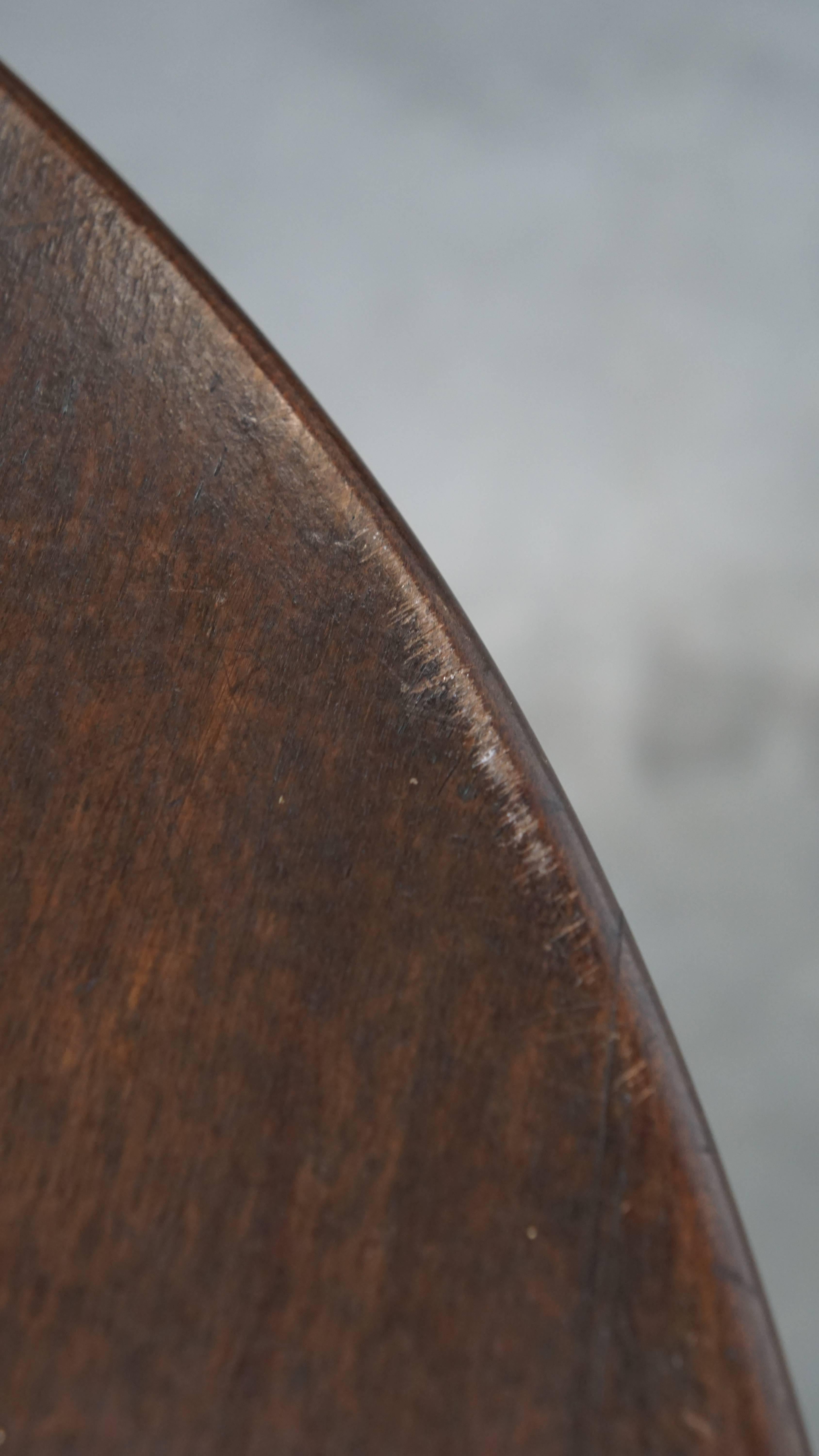 Ancienne table pivotante à plateau basculant en forme de cage d'oiseau et à pied en tonneau du 18e siècle anglais en vente 6