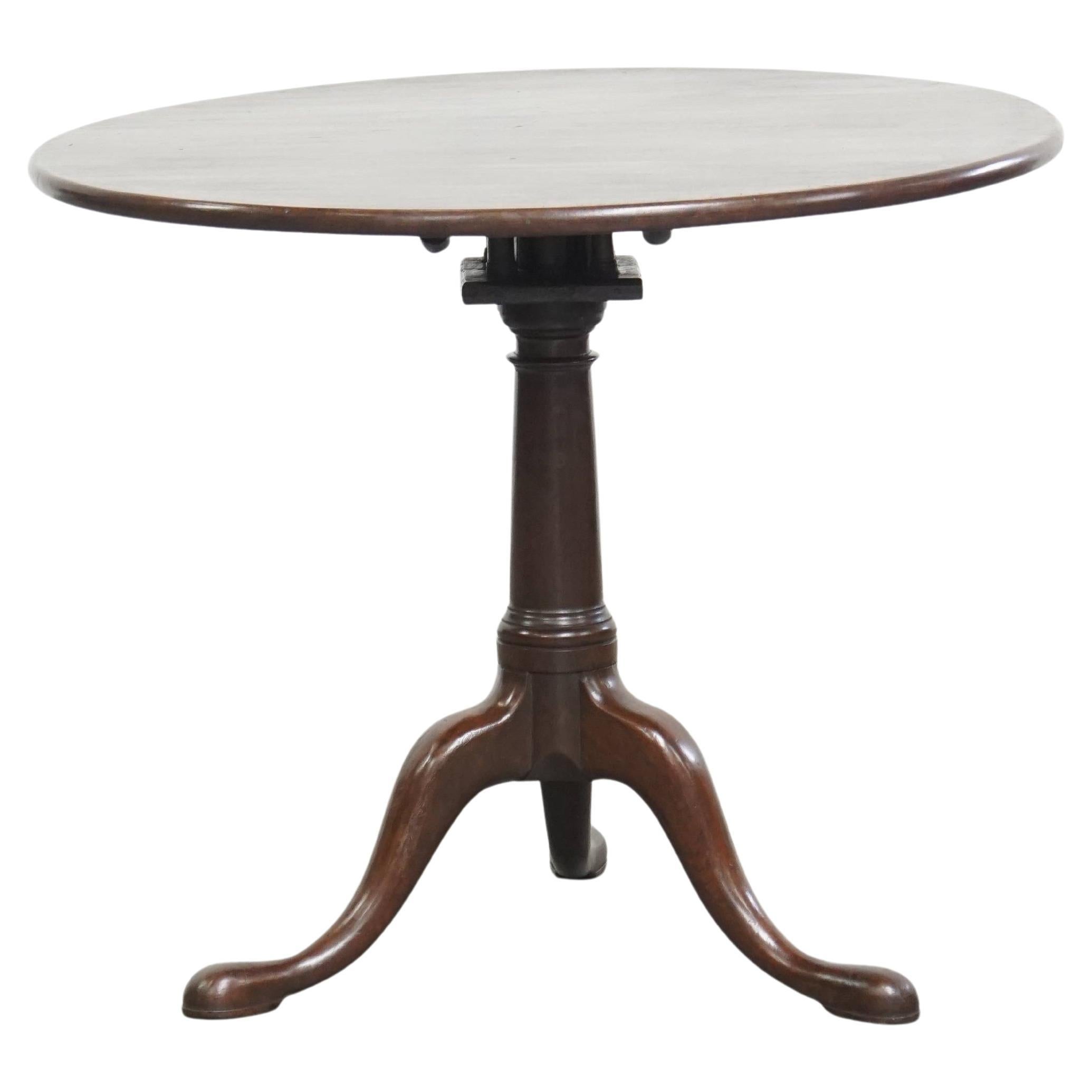 Ancienne table pivotante à plateau basculant en forme de cage d'oiseau et à pied en tonneau du 18e siècle anglais