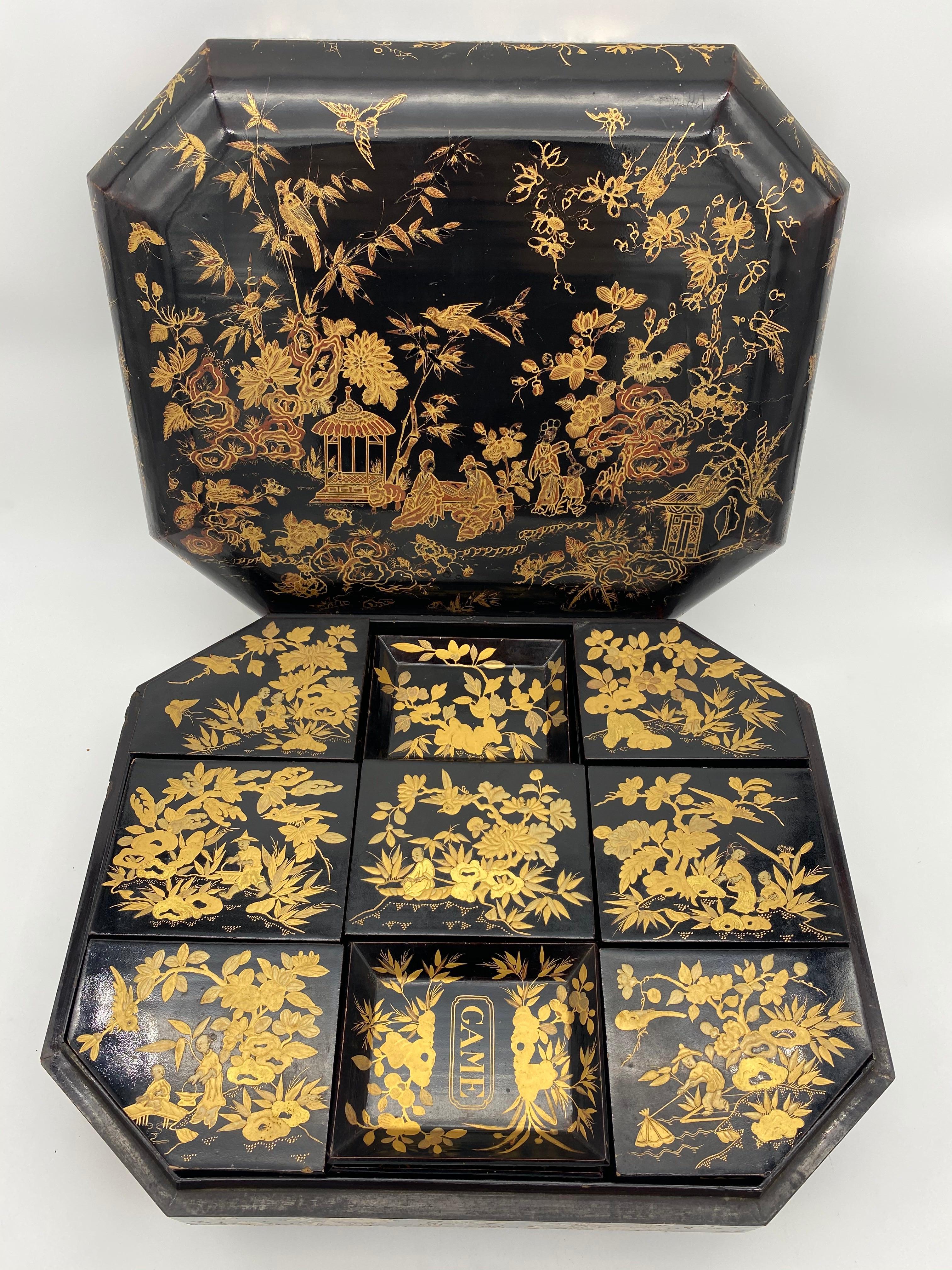 Hand-Painted Antique 18th Century Export Chinese Lacquer Gaming Box For Sale