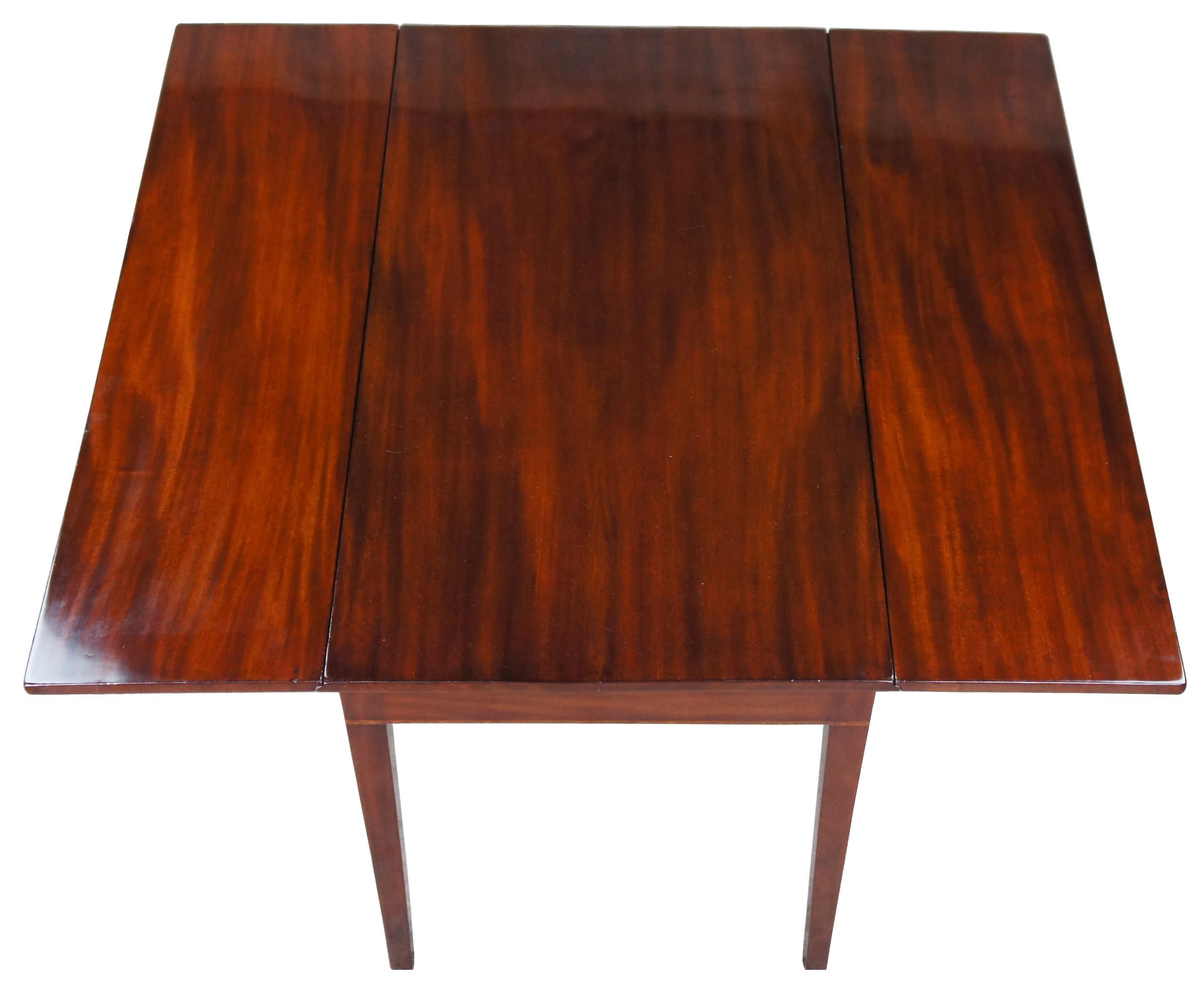 Antique 18th Century Federal Mahogany Pembroke Drop Leaf Dining Console Table In Good Condition In Dayton, OH